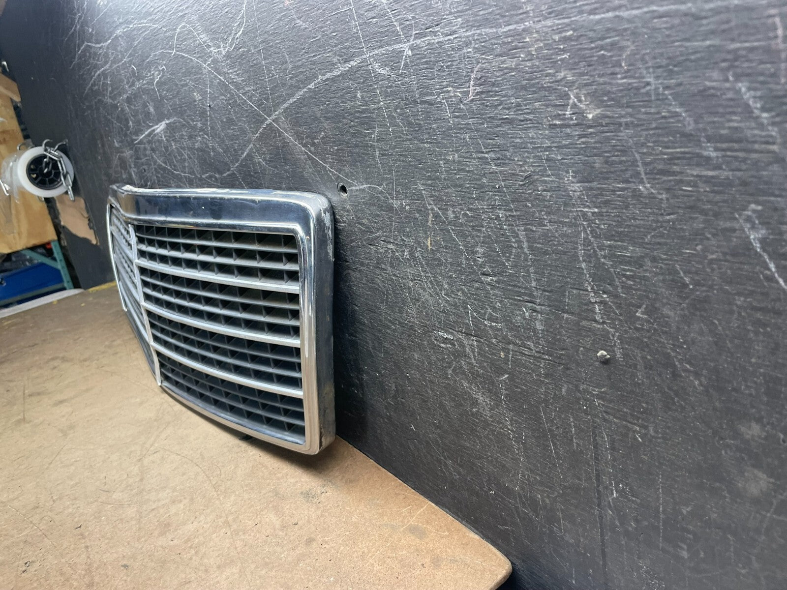 1994 to 1998 Mercedes-Benz W140 S600 S500 S320 Front Upper Grille OEM m51771