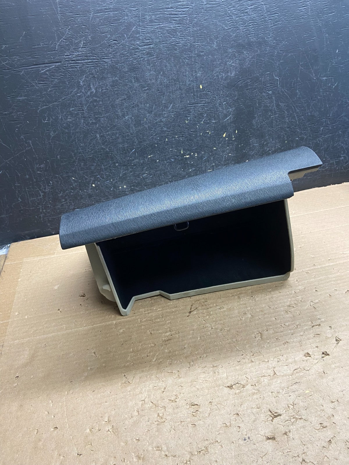 2004-2009 Toyota Prius Front Right Passenger Storage Glove Box AG8508 DG2