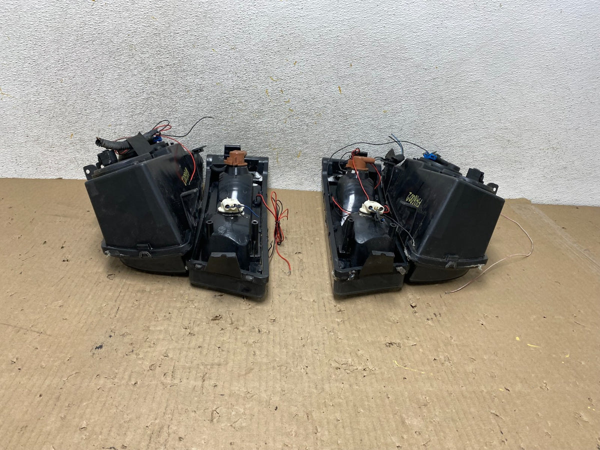 2003 to 2006 Chevrolet Silverado Left+Right Set LED Black Headlights AH6002 DG10