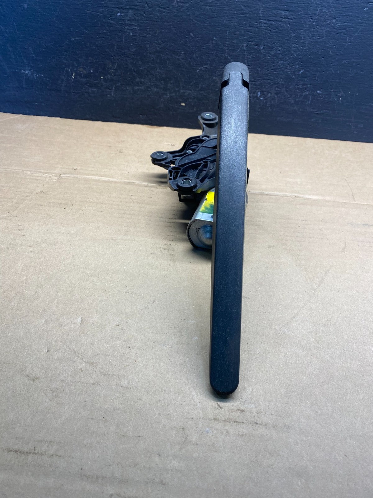 2011 to 2019 Ford Explorer Rear Windshield Wiper Motor ad3526 DG2