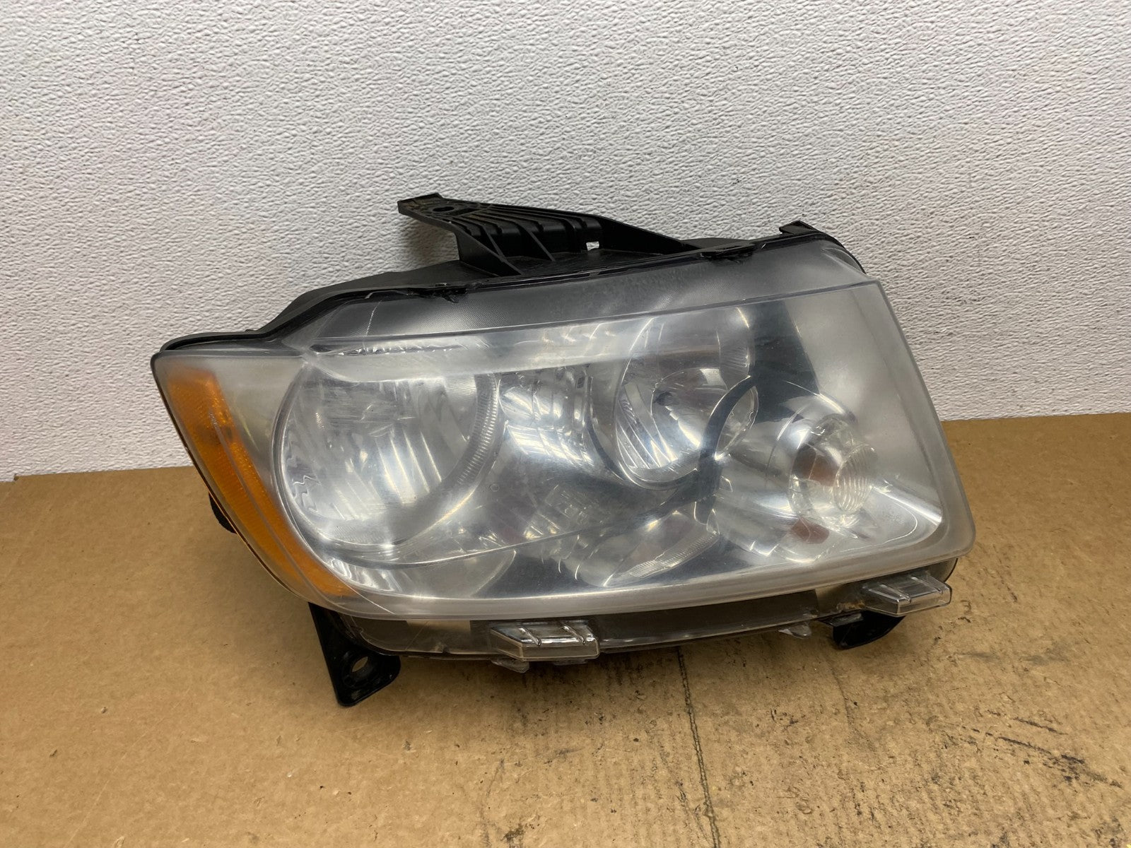 2011-2013 Jeep Grand Cherokee Right Passenger Halogen Headlight AC3670 DW0