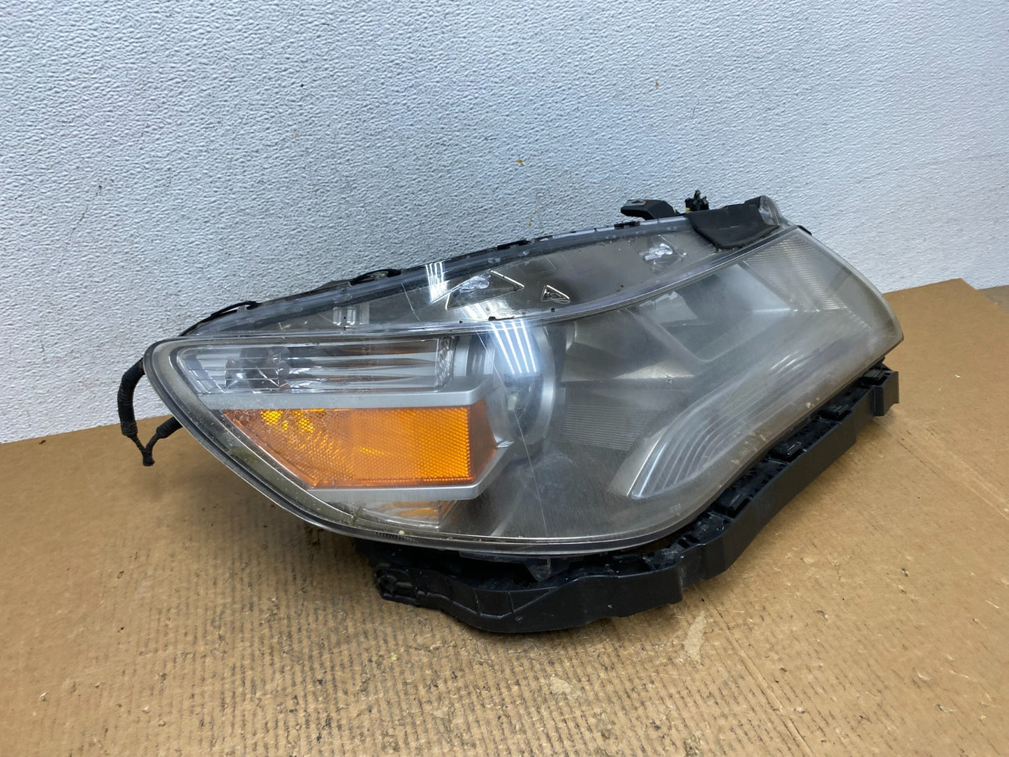 2009 to 2012 Acura RL Right Passenger RH Side Xenon HID Headlight AE1611 DG2