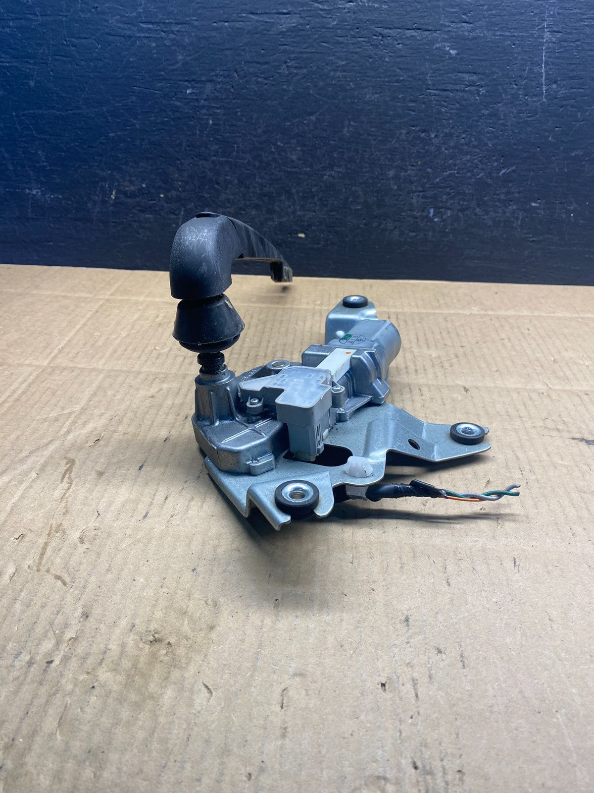 2009 to 2014 Nissan Murano Rear Windshield Wiper Motor AD5073 DG4