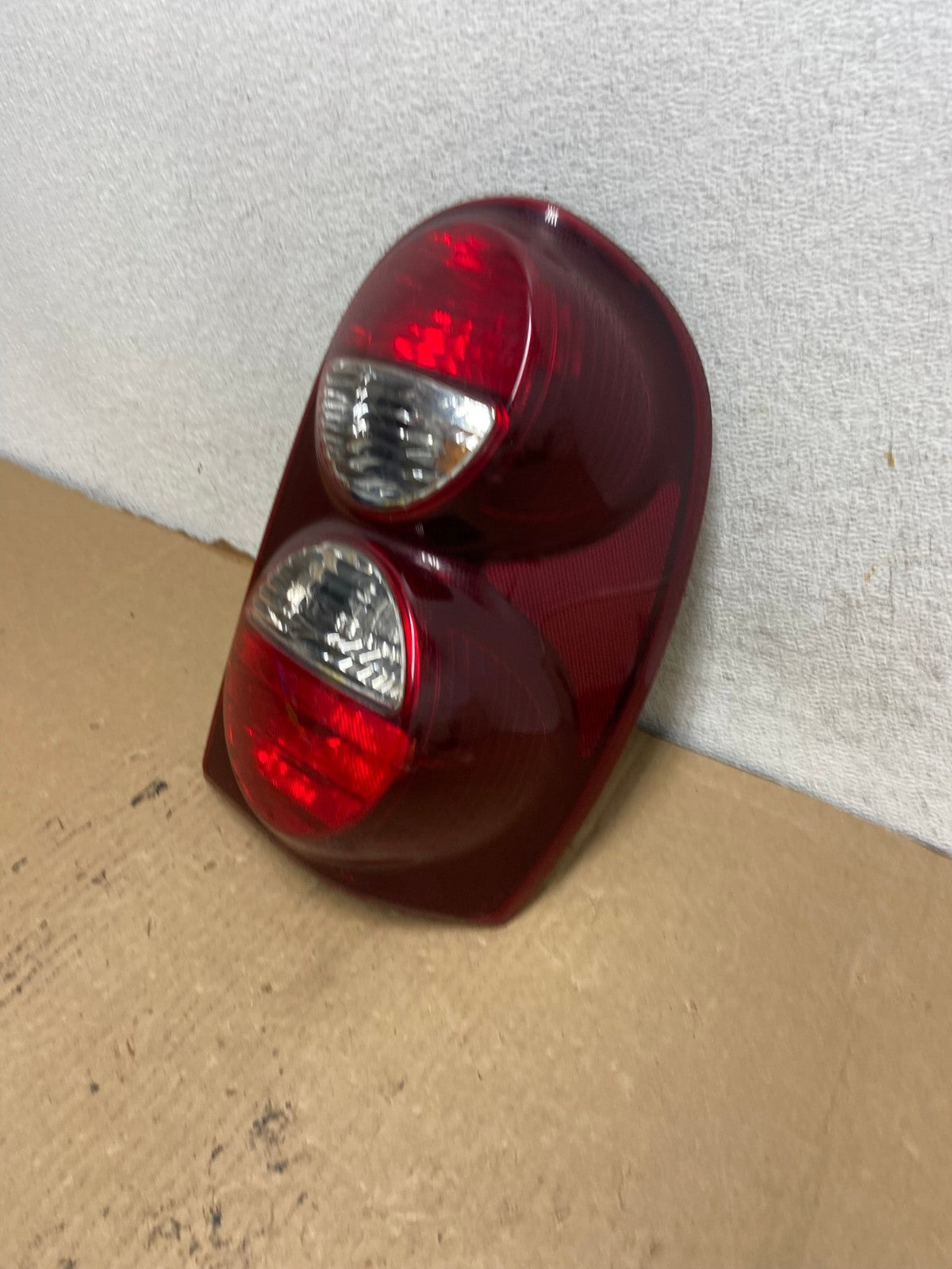 2005 2006 2007 Jeep Liberty Right Passenger Rh Side Tail Light AG2092 LK1
