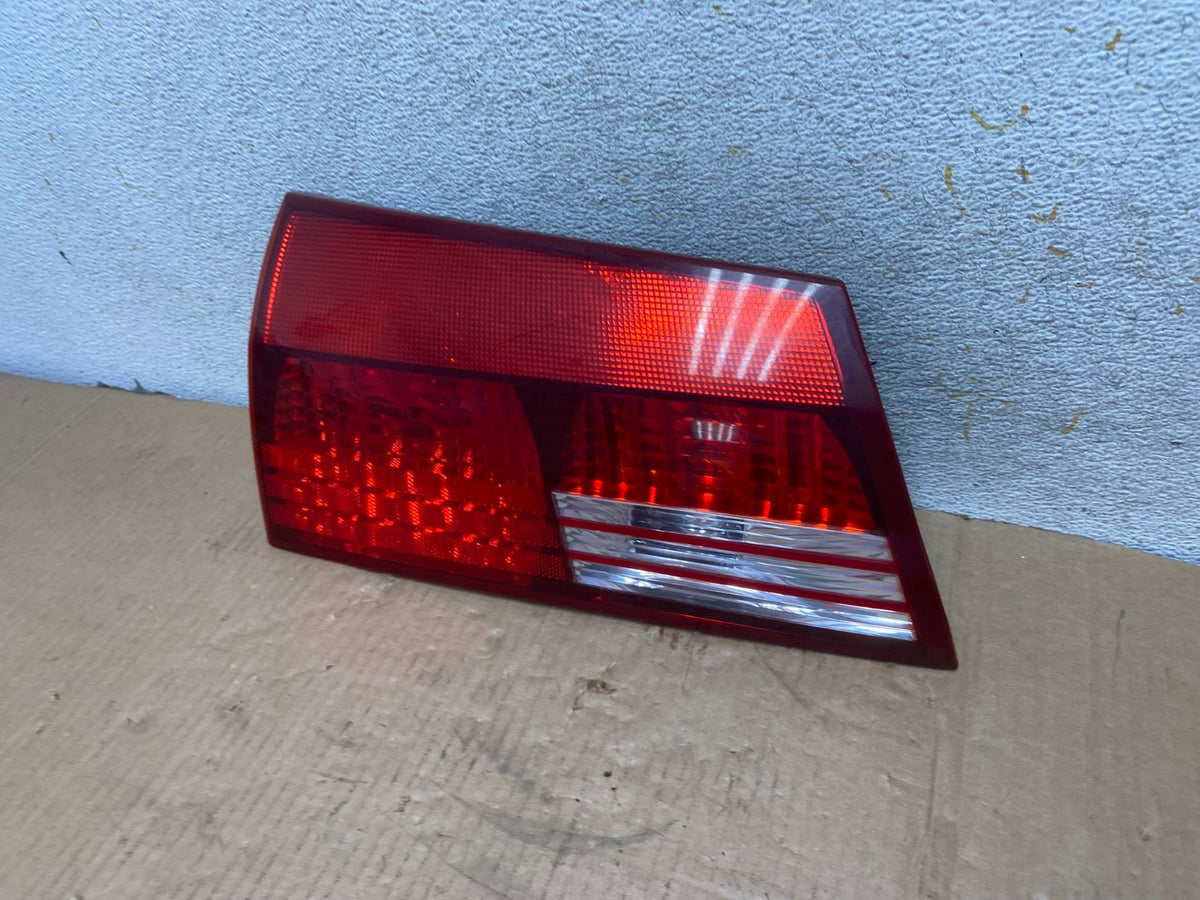 2004 - 2005 Toyota Sienna Left Driver LH Side Inner Tail Light AI7060 LK1