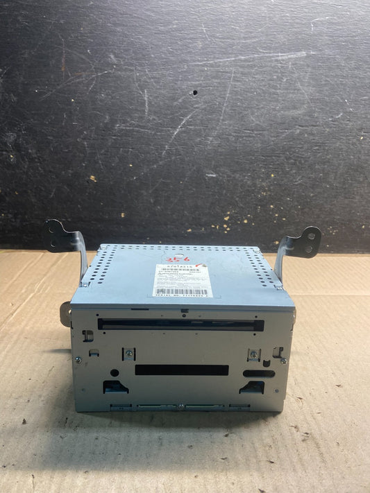 2007 2013 Mitsubishi Outlander AM/FM/CD/MP3 Radio Head Unit Receiver Y7608 DG0