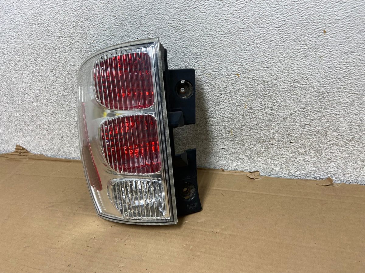 2005 to 2008 Chevrolet Equinox Left Driver Lh Side Tail Light AG9176 LK2
