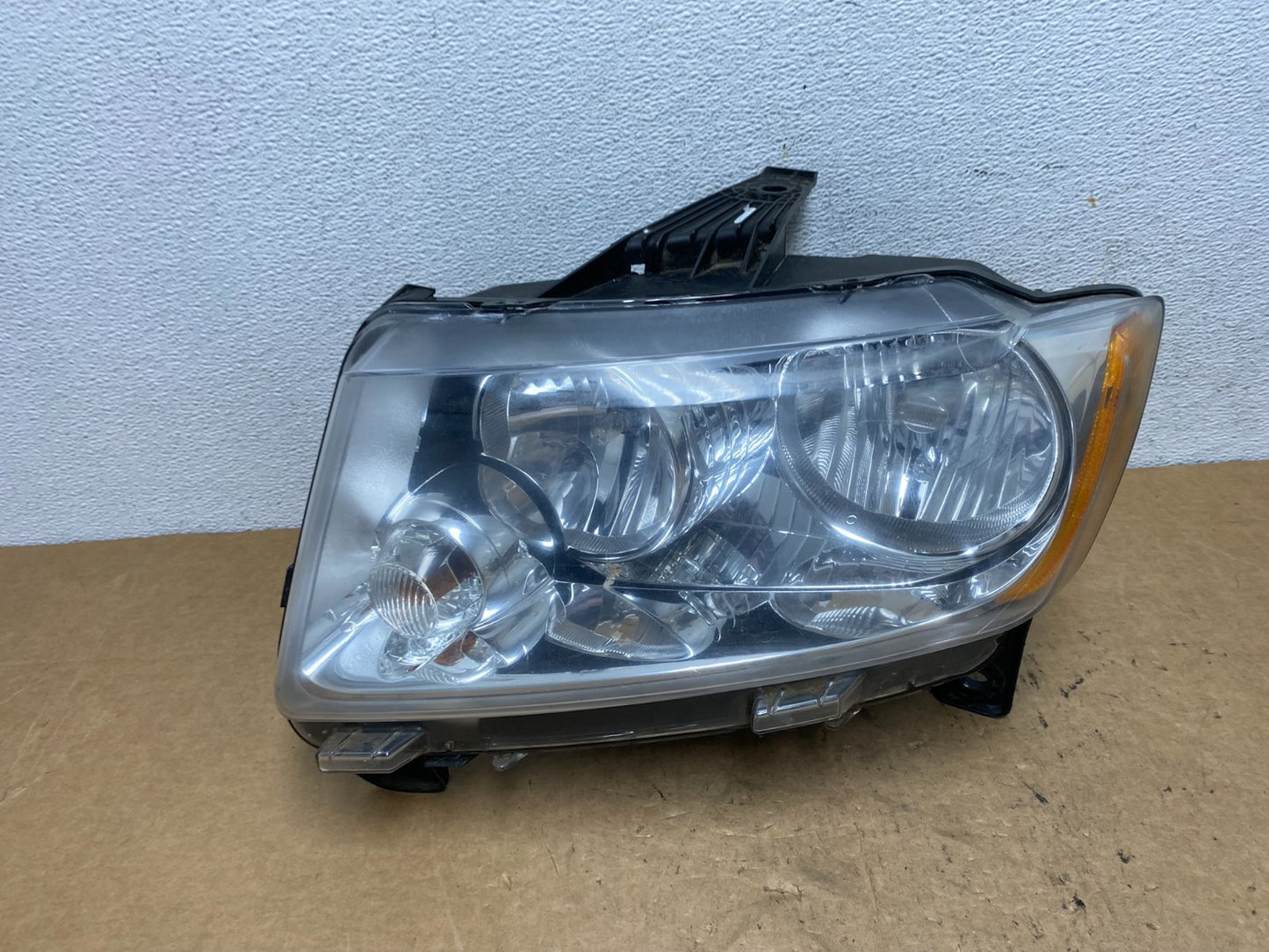 2011 to 2013 Jeep Grand Cherokee Halogen Left Driver Lh Headlight AD5229 DW0