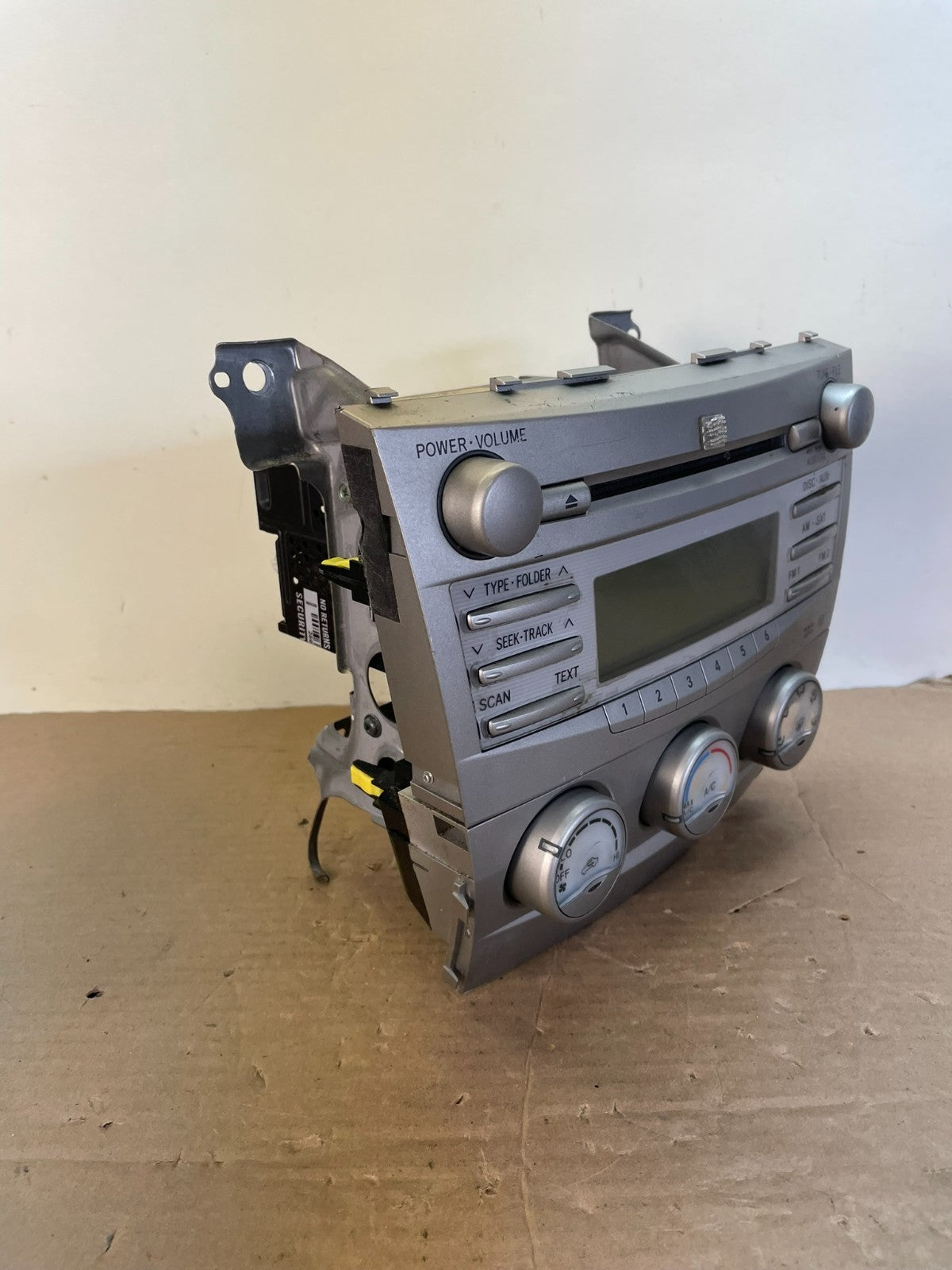 2010 2011 Toyota Camry Radio AM/FM CD Player Climate Control AI0492 DW1