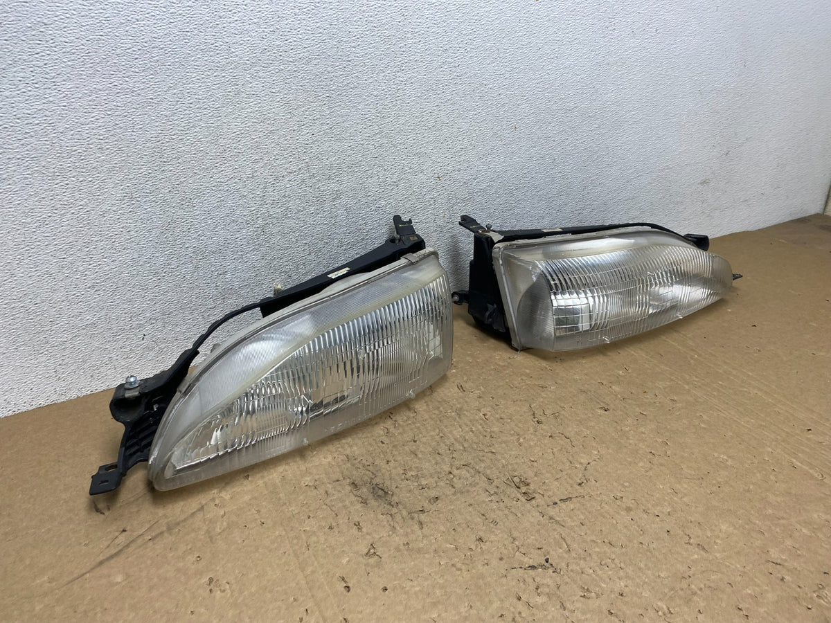 1995 - 1996 Toyota Camry Left+Right Side Set Halogen Headlights AG1327 DW2