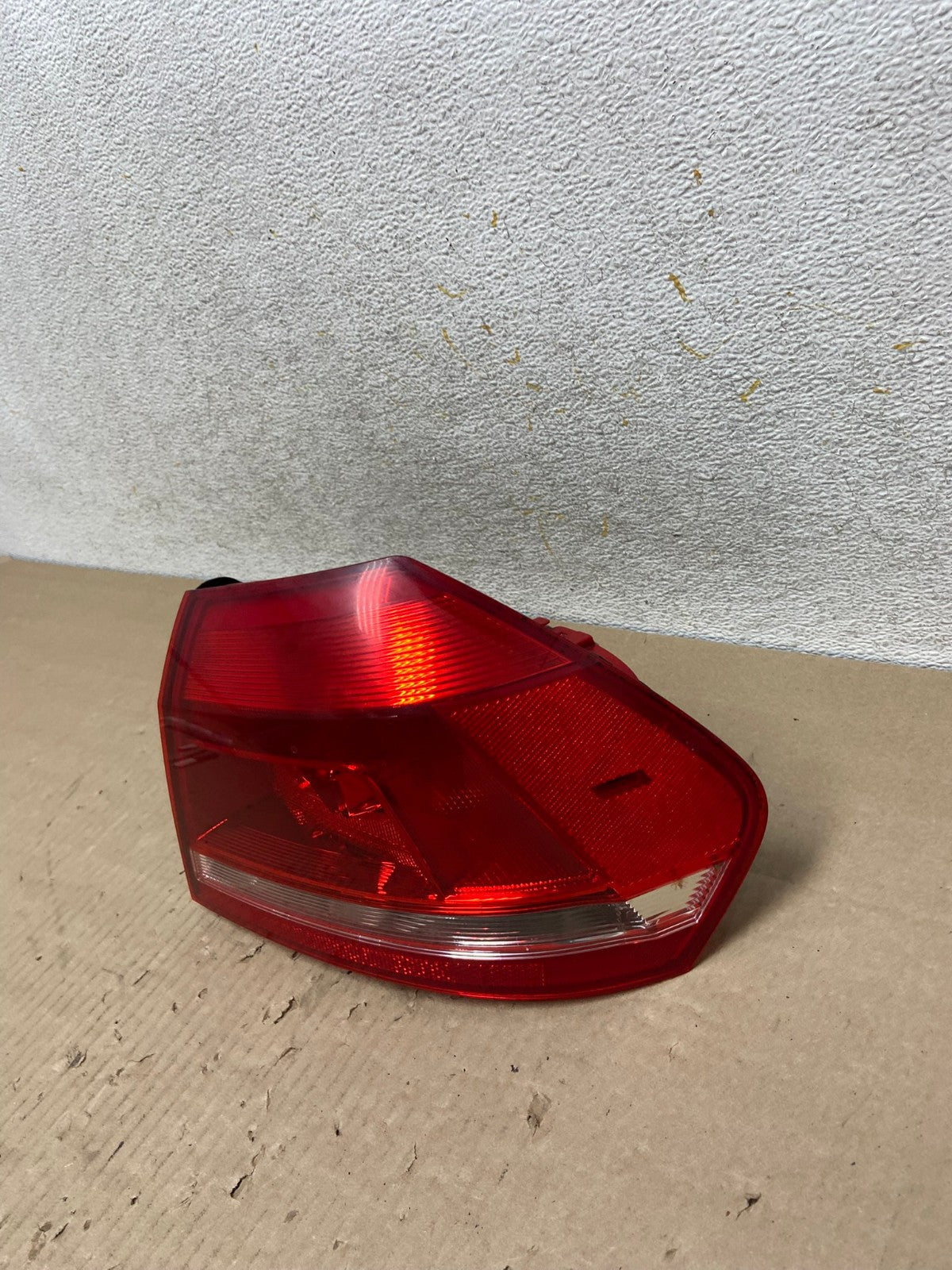 2012 to 2015 Volkswagen Passat Right Passenger Rh Side Tail light AI2223 LK1