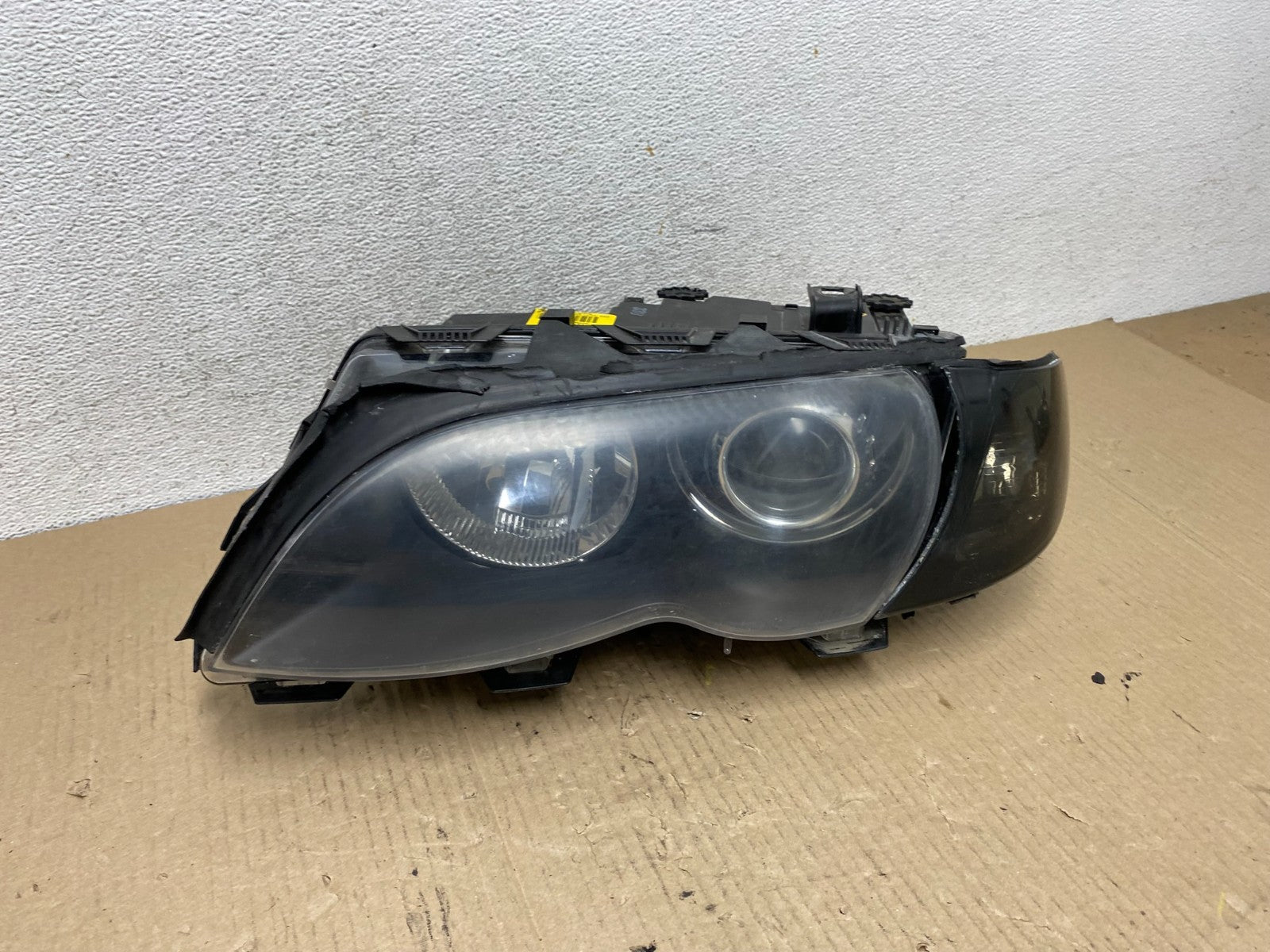 2002 to 2005 BMW 3 E46 Sedan Left Driver LH Xenon HID Headlight AF5871 DW2