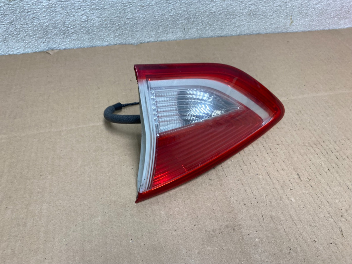 2013 to 2016 Ford Escape Right Passenger RH Side Inner Tail Light OEM W0547 DW2