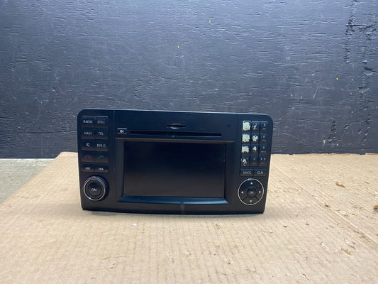 2008 to 2012 Mercedes ML350 GL450 Radio Navigation Screen Display F9165 DG10