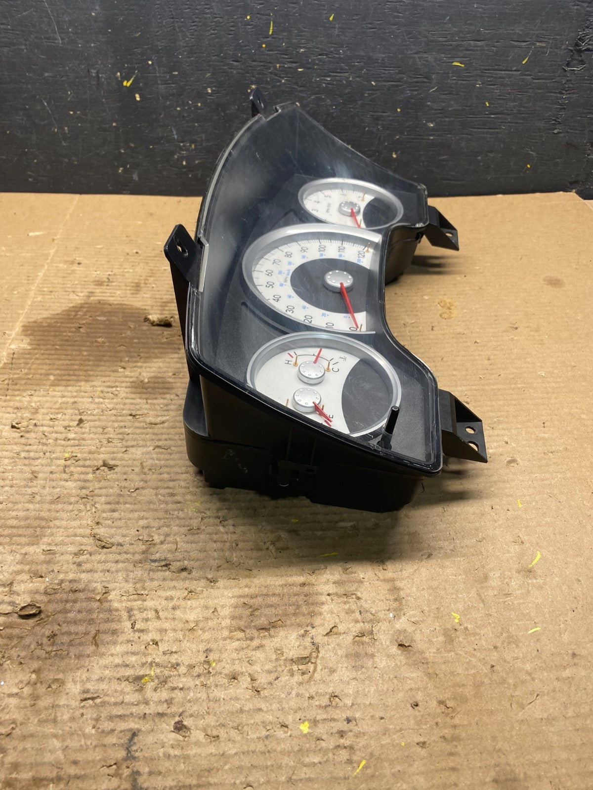 2005 Dodge Durango Speedometer Instrument Cluster Gauge OEM R2471 DG2