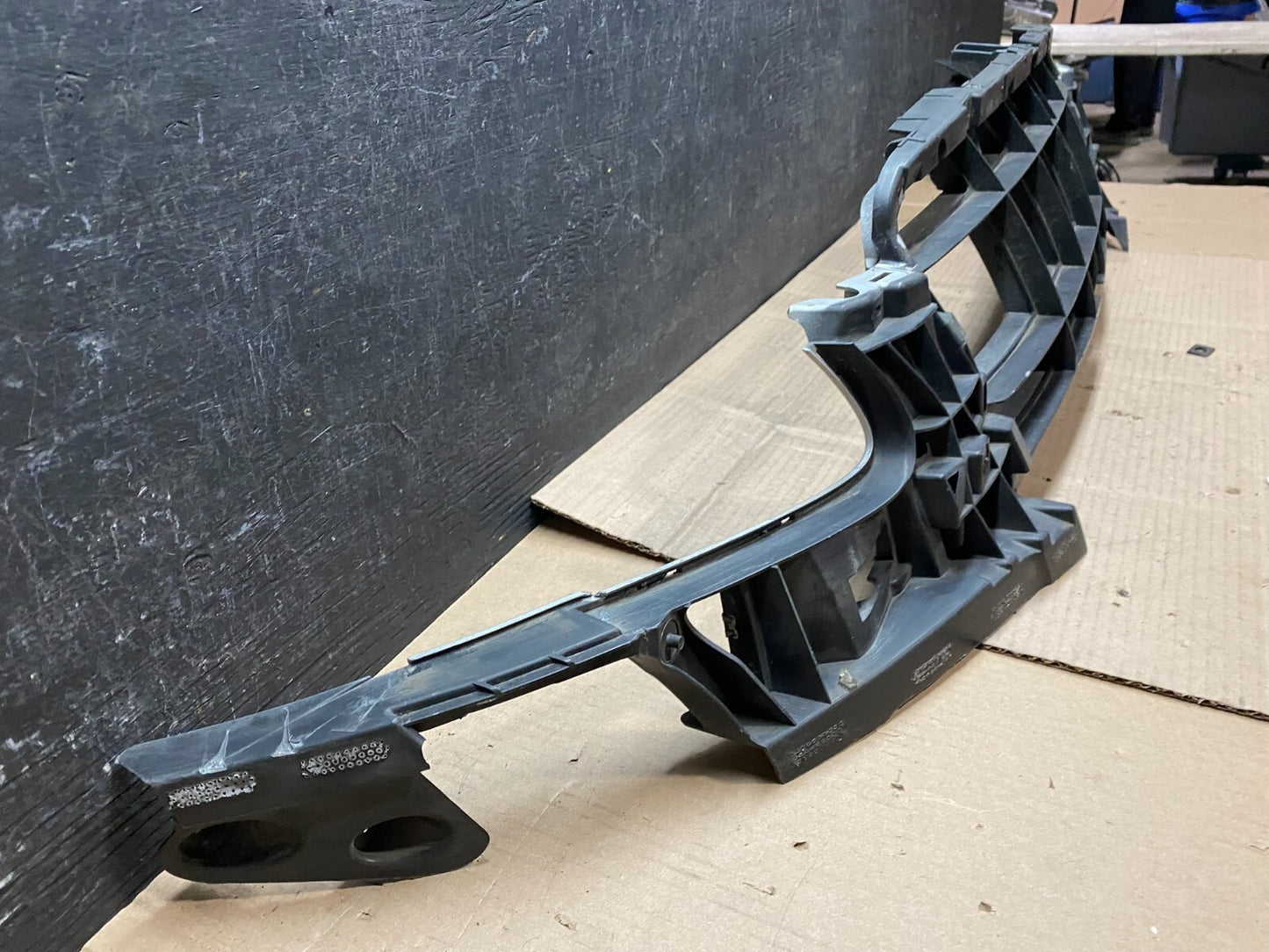 2009 2010 2011 Audi A6 Front Bumper Grille Bracket Retainer G7931 PS2