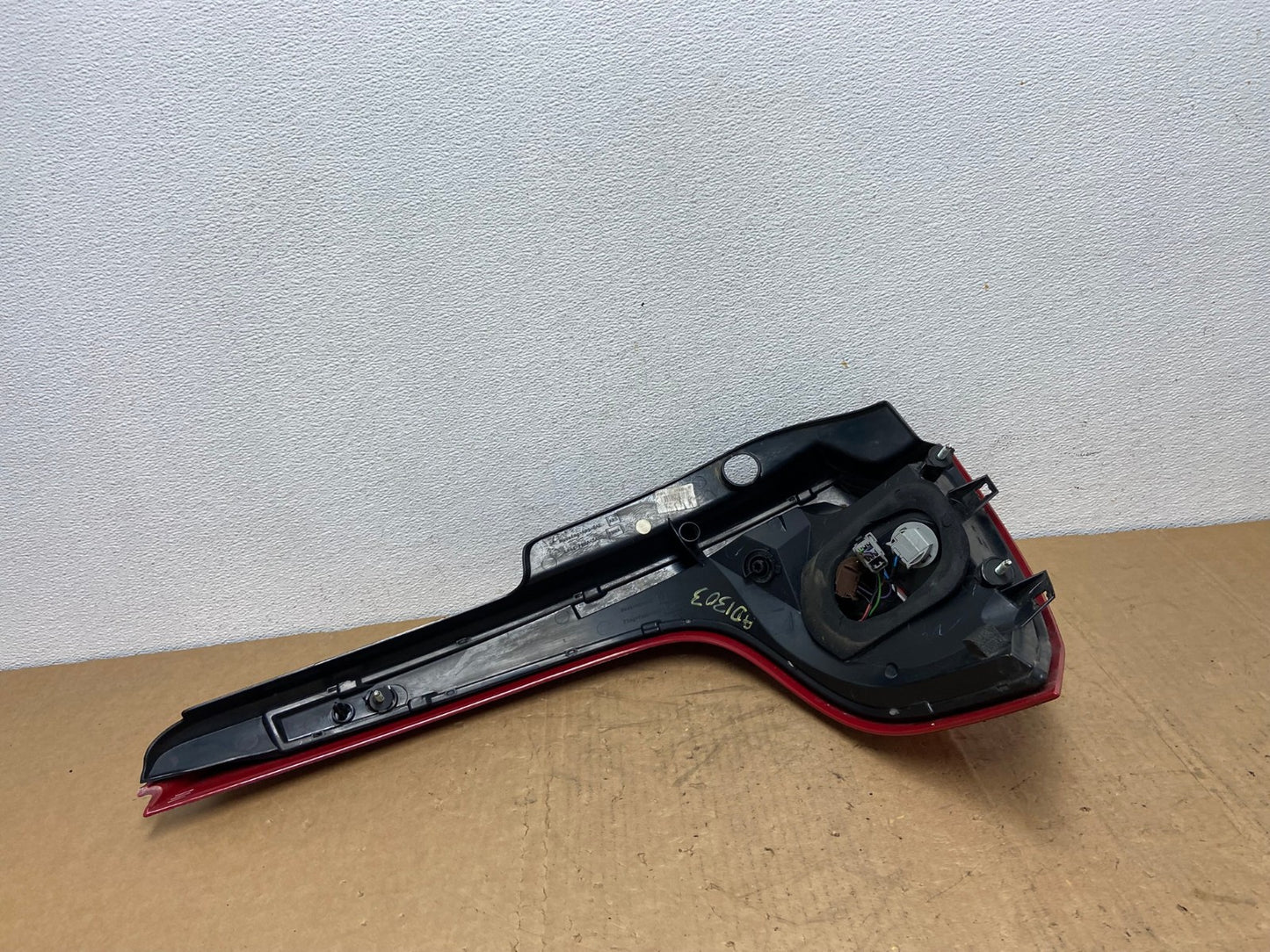 2009 to 2011 Volvo XC60 Right Passenger RH Tail Light AD1303 LK4
