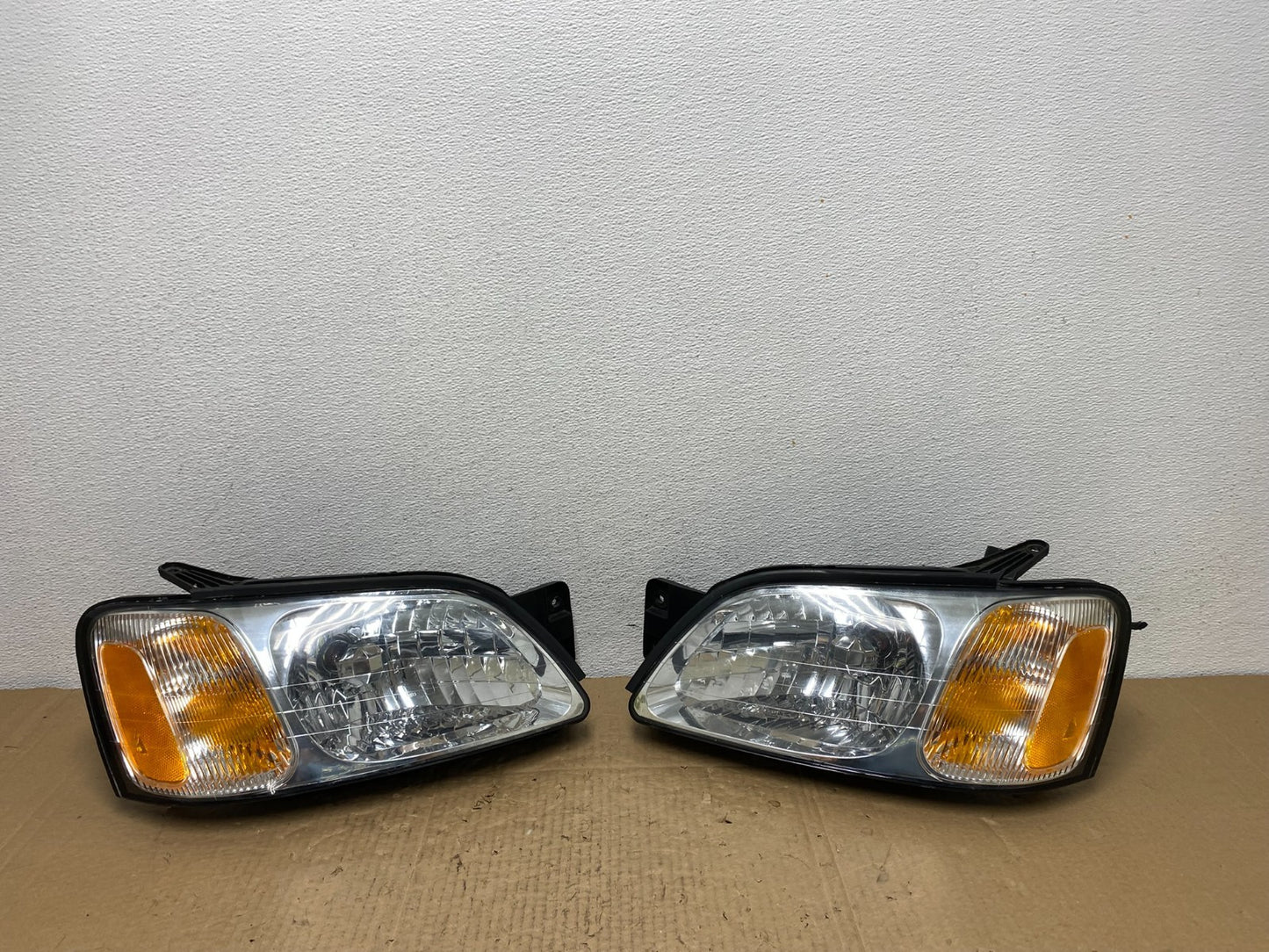 2000 to 2004 Subaru Legacy Left+Right Set Headlights Aftermarket AC3914 DG0