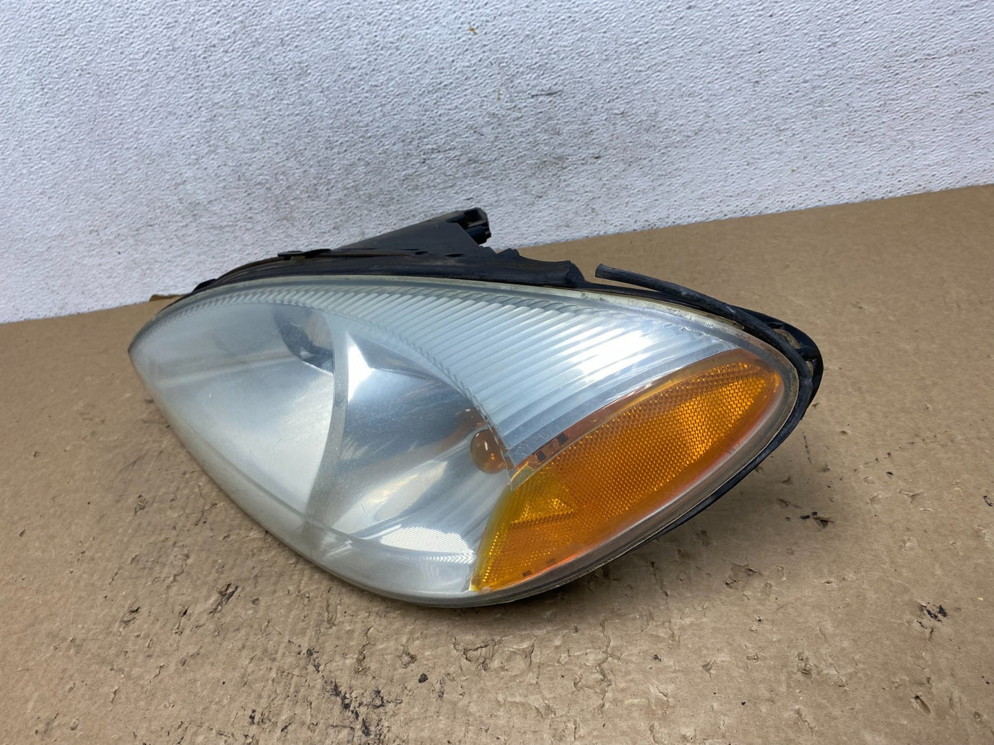2000 to 2007 Ford Taurus Left Driver LH Side Halogen Headlight AF8216 DW1