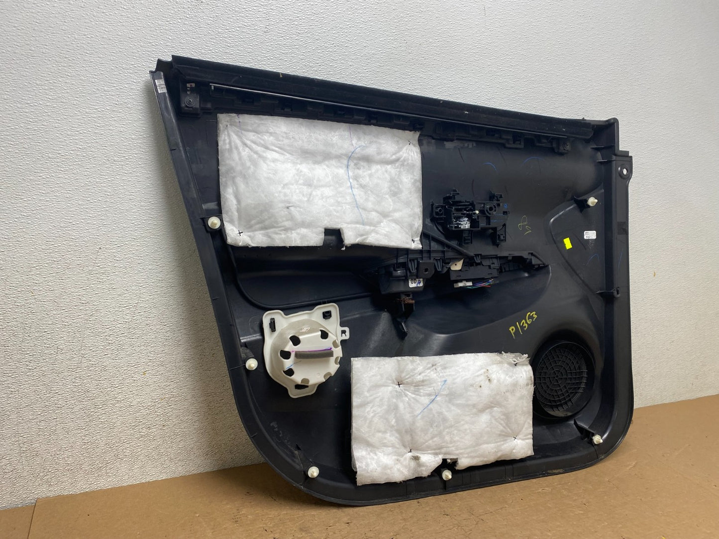 2018 2019 2020 Nissan Kicks Front Right Passenger Door Panel Oem P1363 DG9
