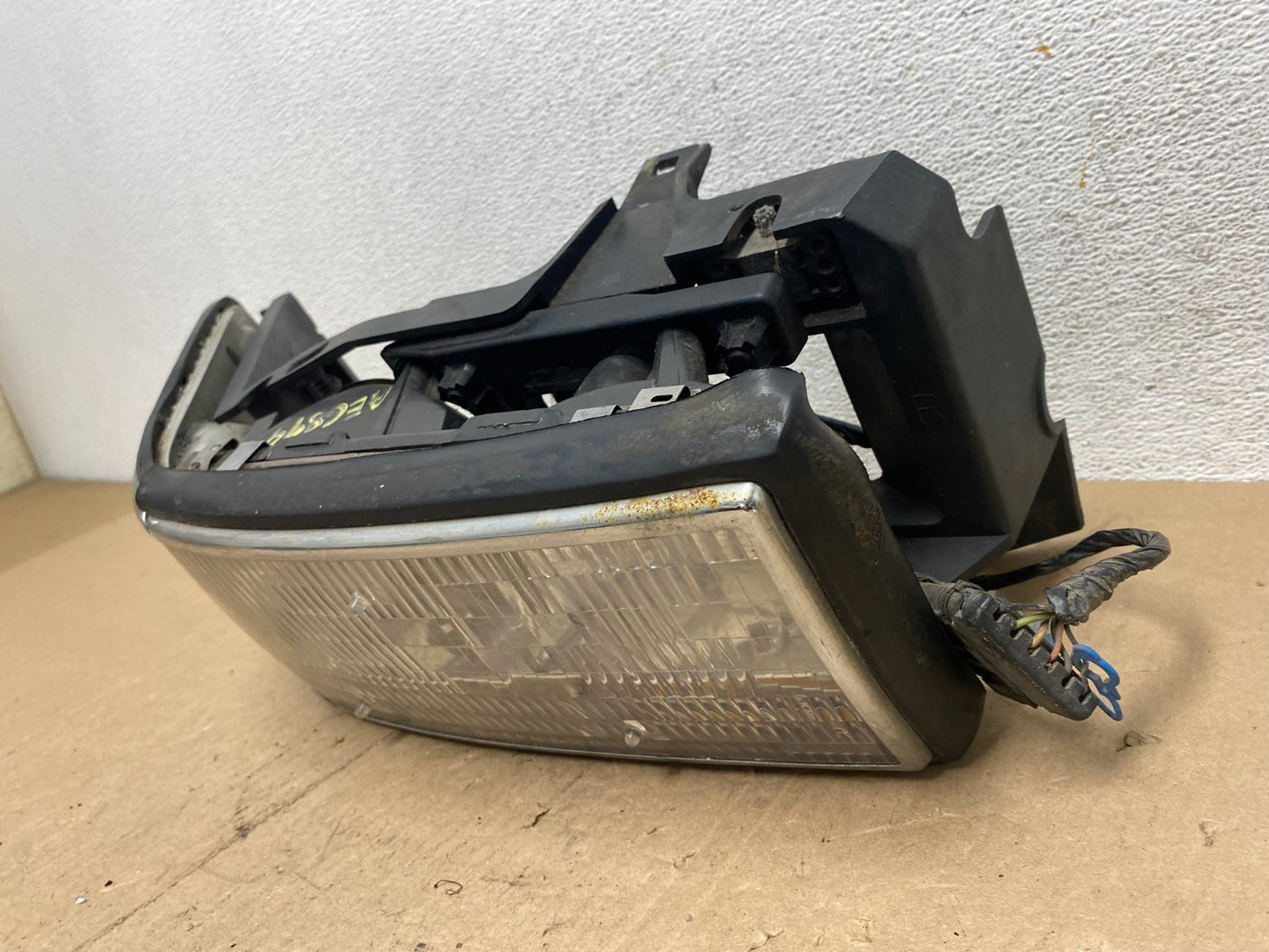 1994 1995 1996 Cadillac Deville Right Passenger Halogen Headlight AE6894 DW1