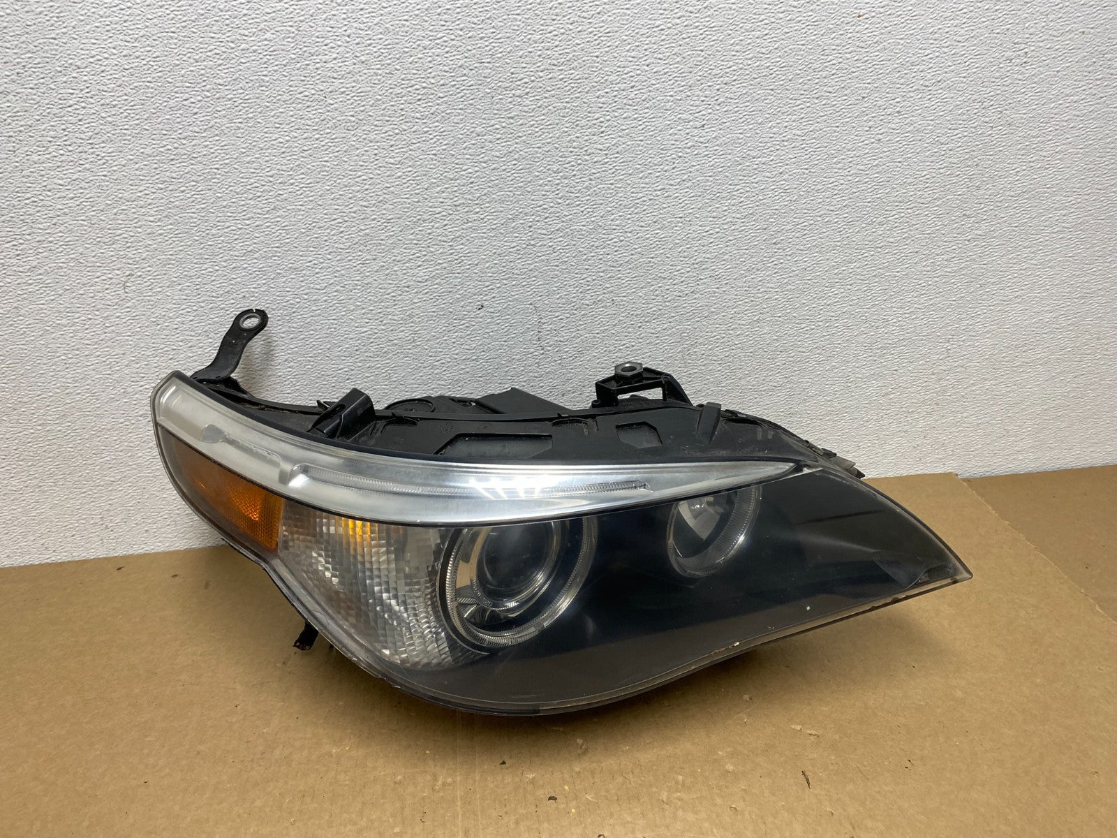 2004 to 2007 BMW 525i 5 Series Headlight Right Passenger Xenon AFS AC1086 DW0