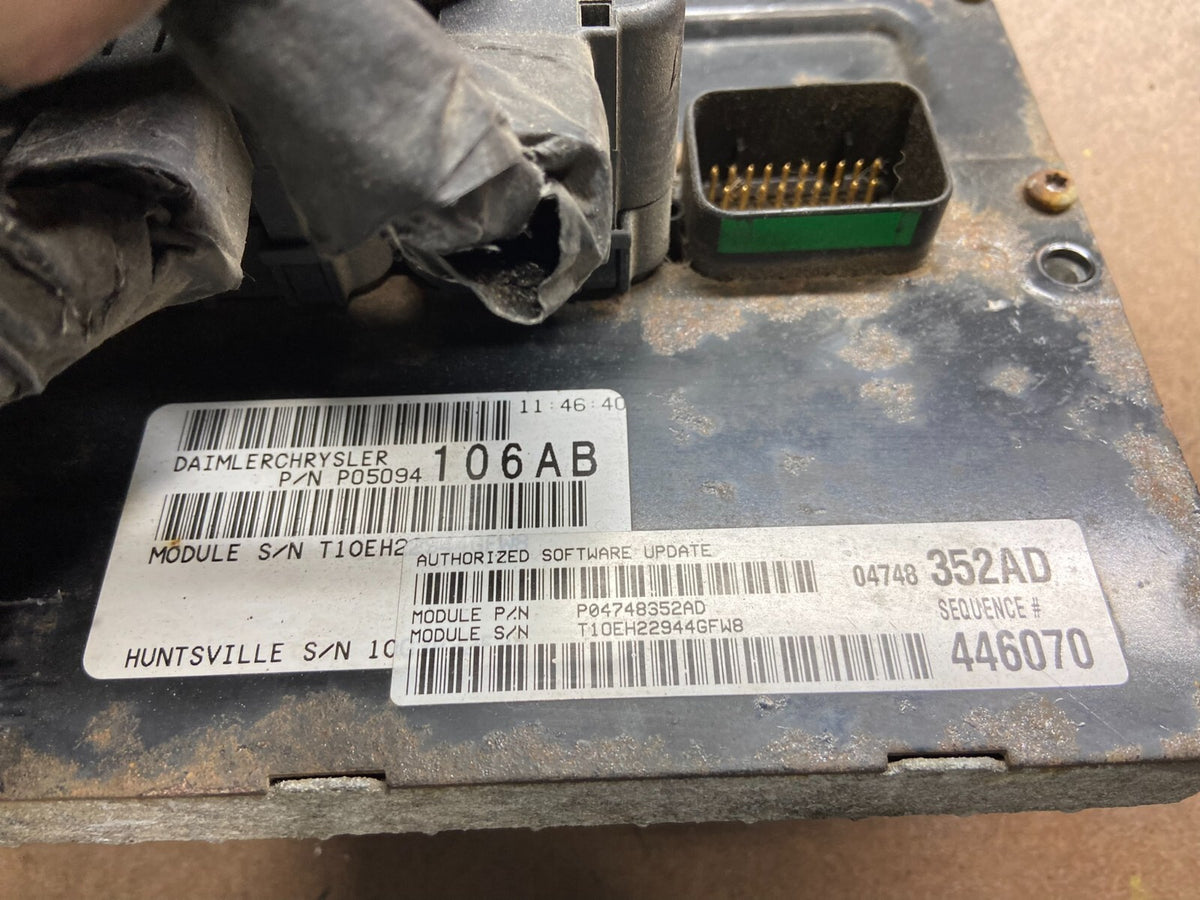 2005 Chrysler Pacifica Engine Control ECM P04748352AD H3899 PS2