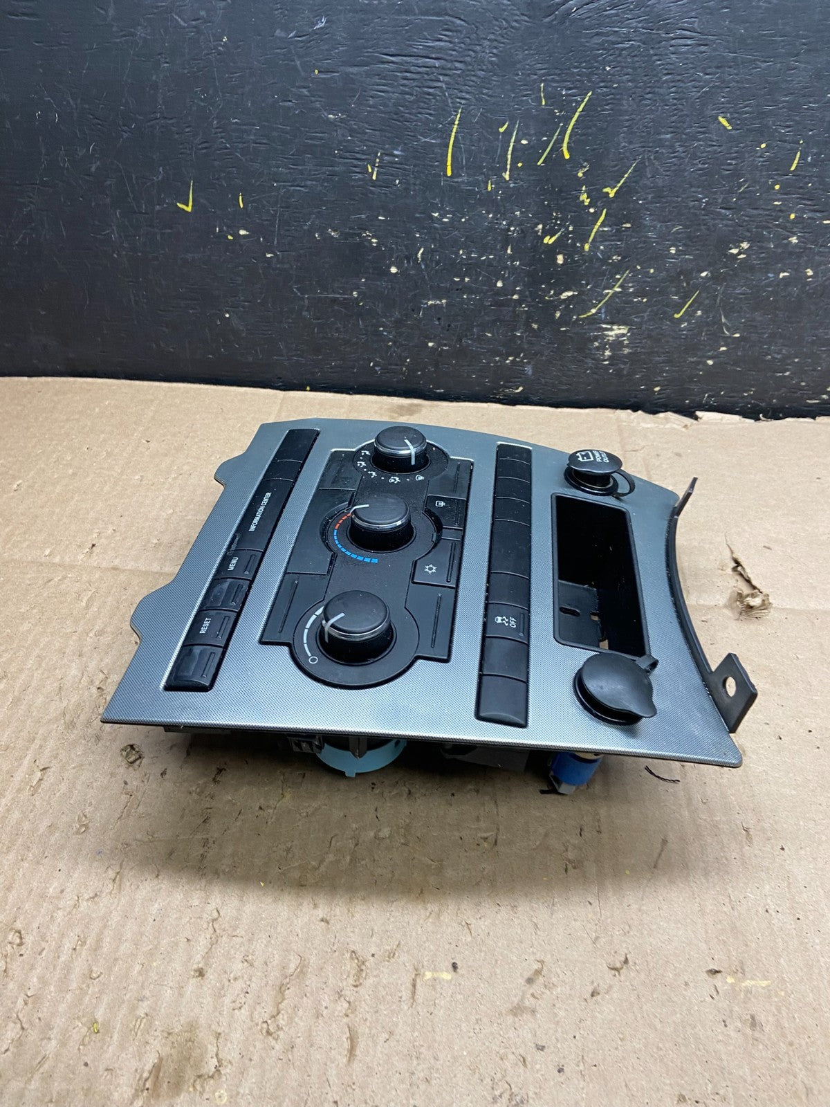 2005 to 2007 Jeep Commander Grand Cherokee A/C Climate Control Bezel Y5427 DG1