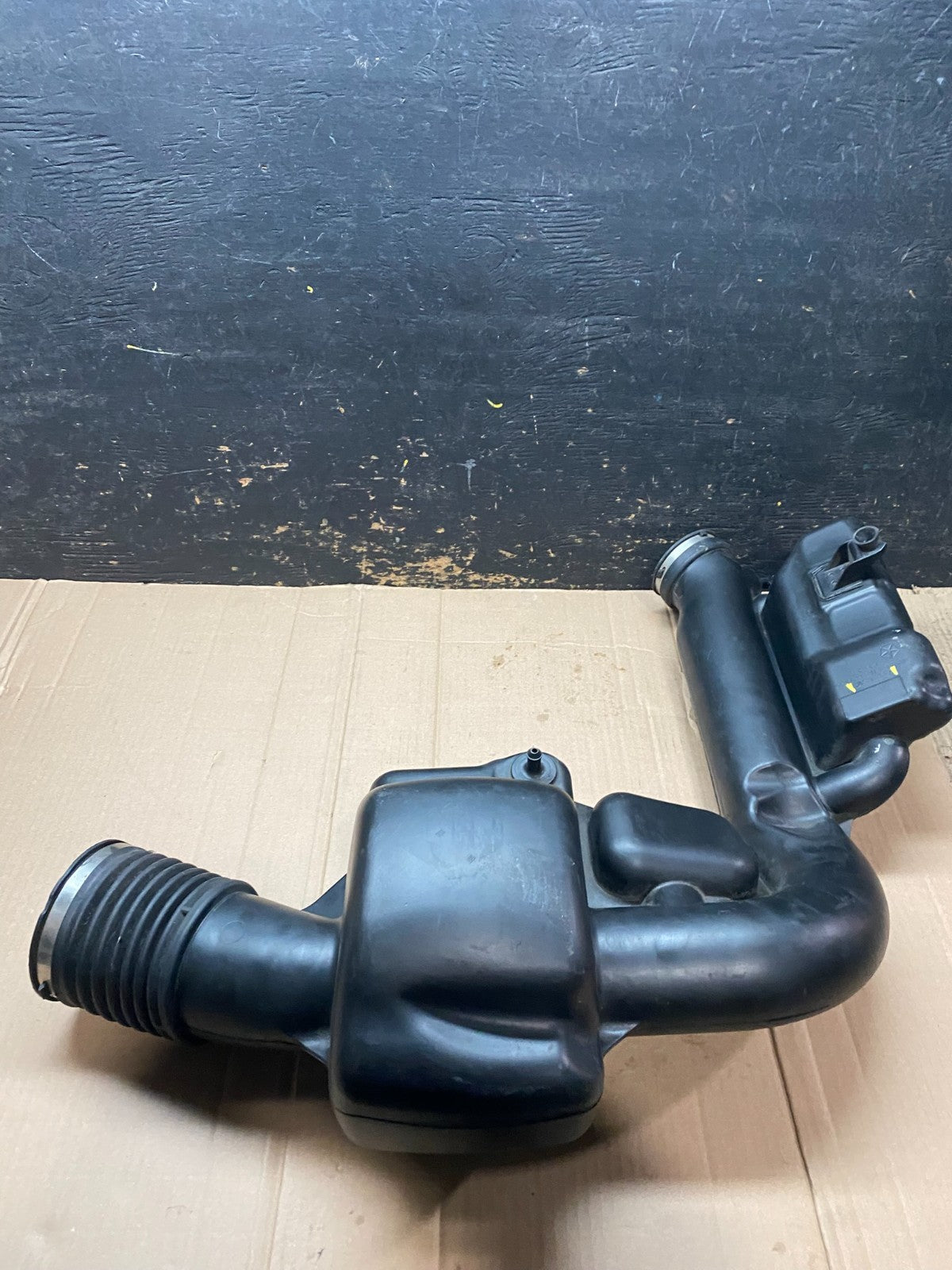 2011 - 2013 Dodge Durango 3.6L Resonator Air Intake Tube OEM  v9742 DG7