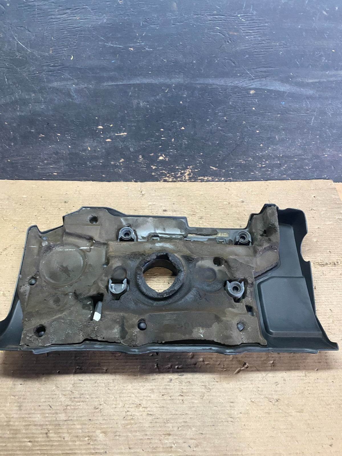 2007 to 2014 Volvo XC90 OEM 3.2L Upper Top Engine Motor Dust Cover Oem s3464 DG4