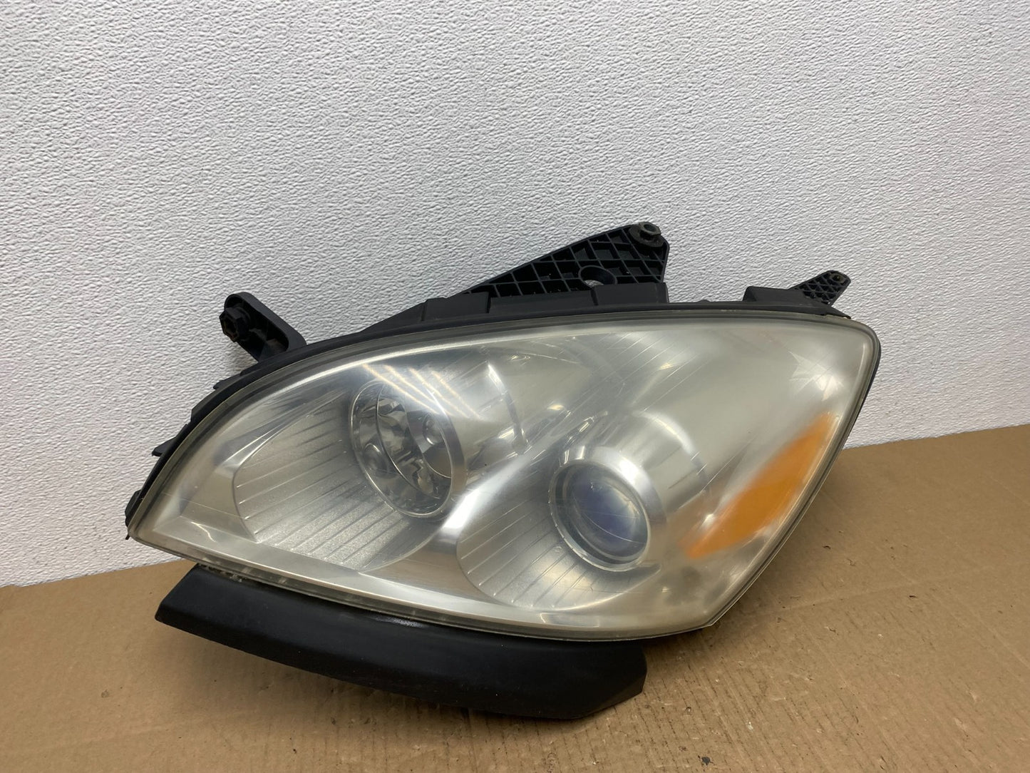 2007 to 2010 Saturn Outlook Left Driver LH Halogen Headlight OEM AB8191 DW0