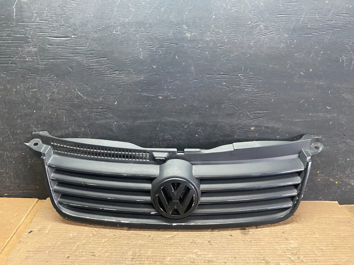 2001 to 2005 Volkswagen Passat Front Upper Grill Grille Oem s5736 DG0