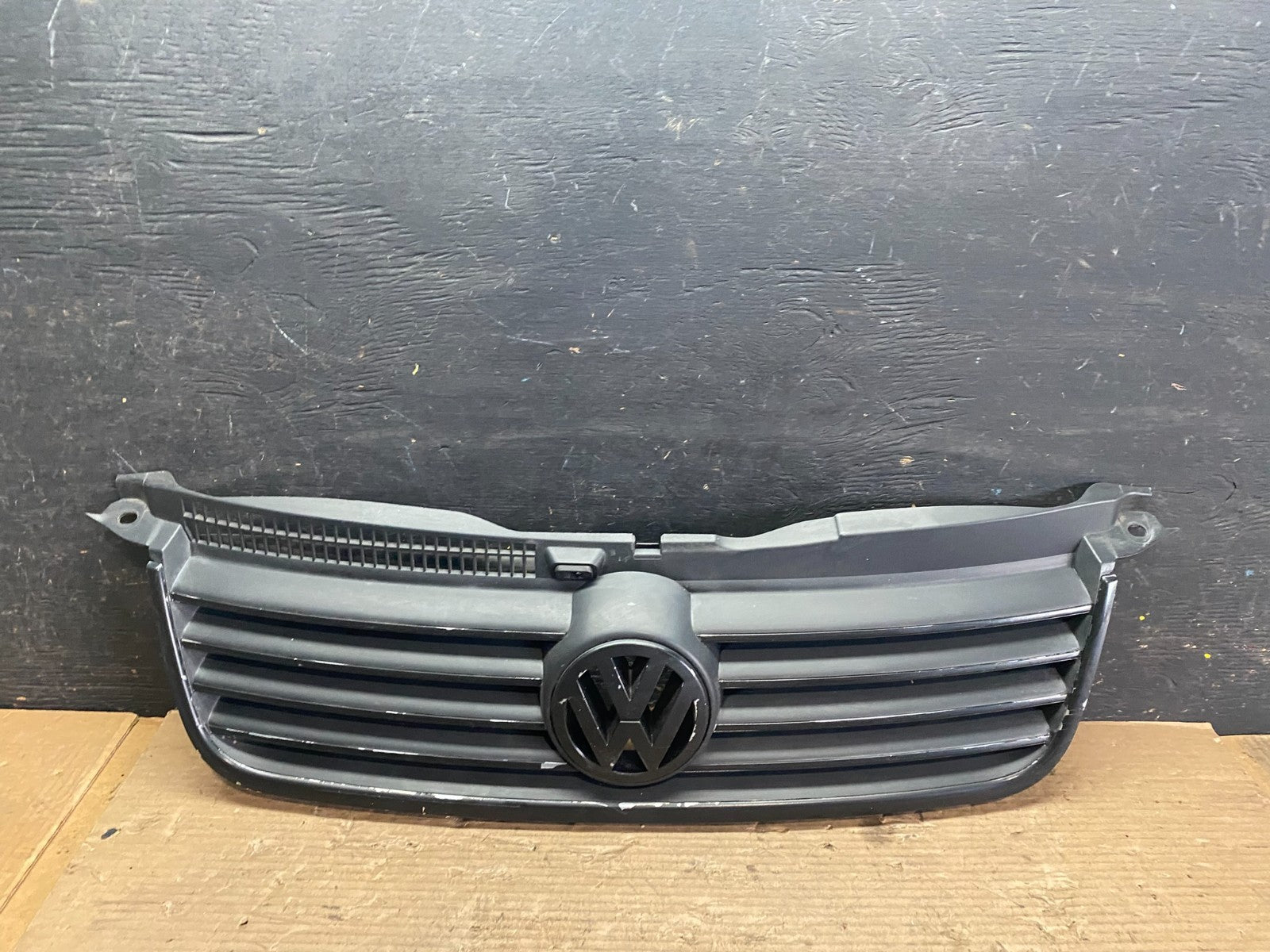 2001 to 2005 Volkswagen Passat Front Upper Grill Grille Oem s5736 DG0