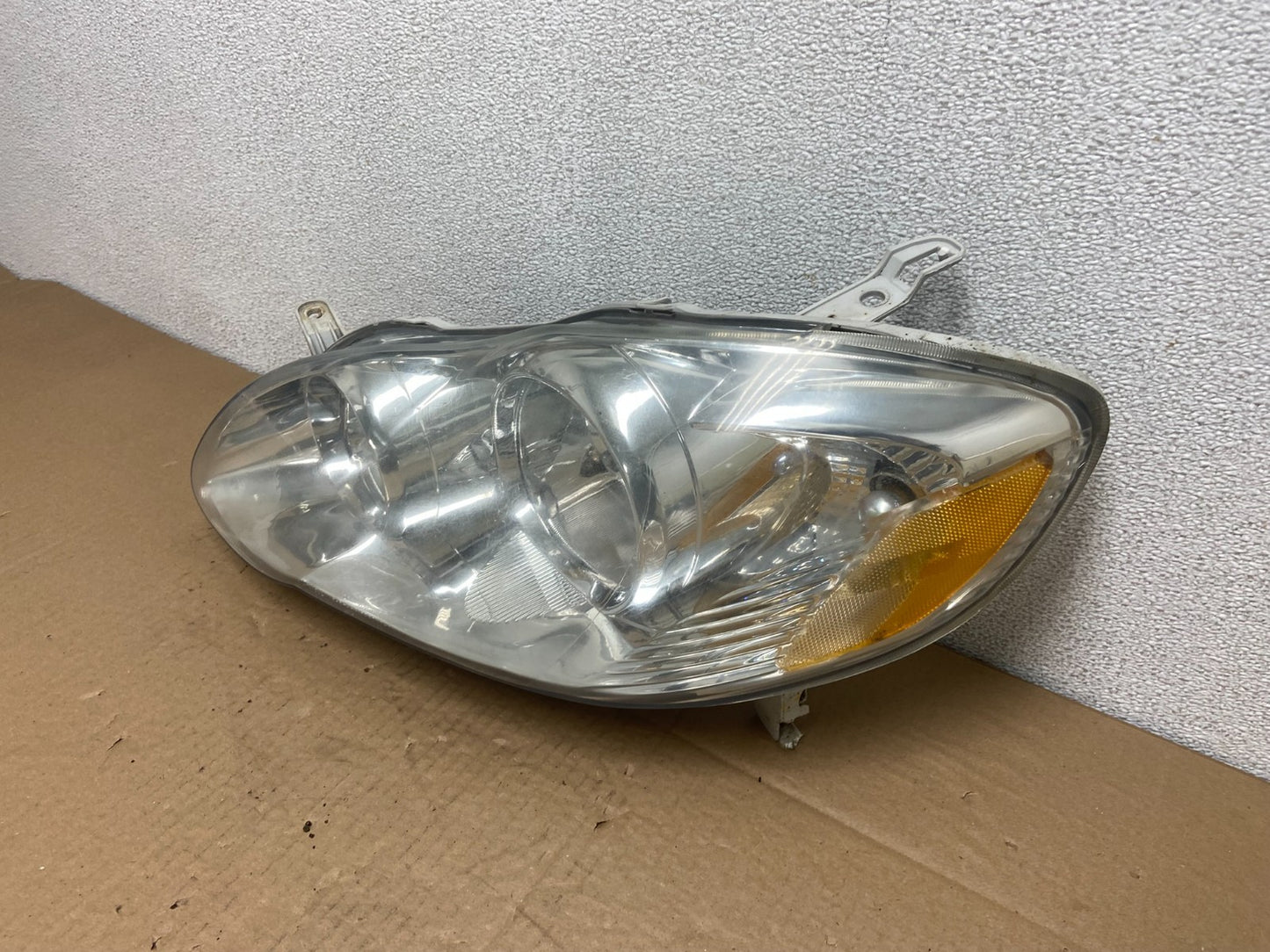 2005 to 2008 Toyota Corolla Left Driver LH side Headlight Oem AB6171 DW1