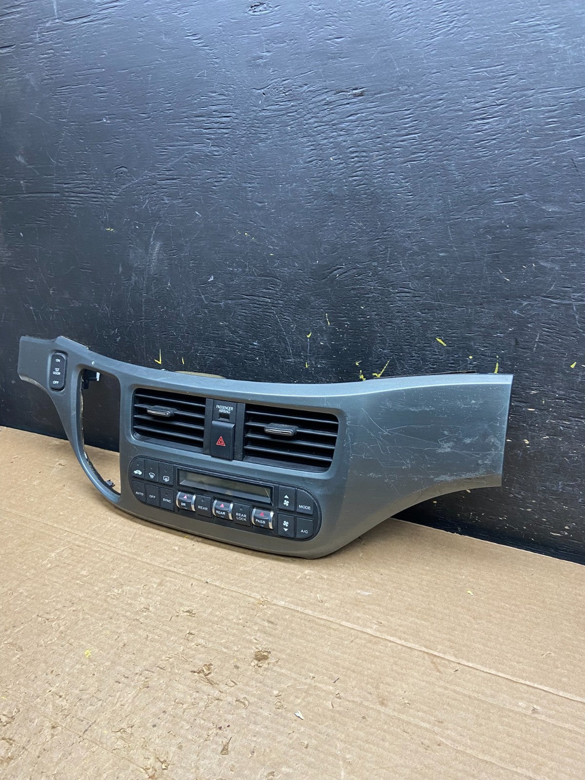 2005 to 2010 Honda Odyssey Radio Climate Control Dash Trim Bezel W1999 DG1