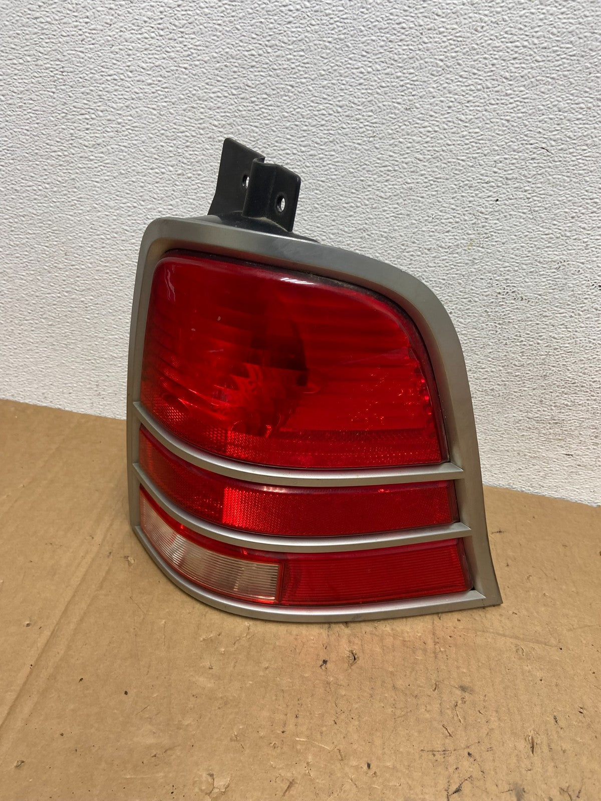 2004 to 2007 Mercury Monterey Right Passenger RH Side Tail Light AD3120 DG0