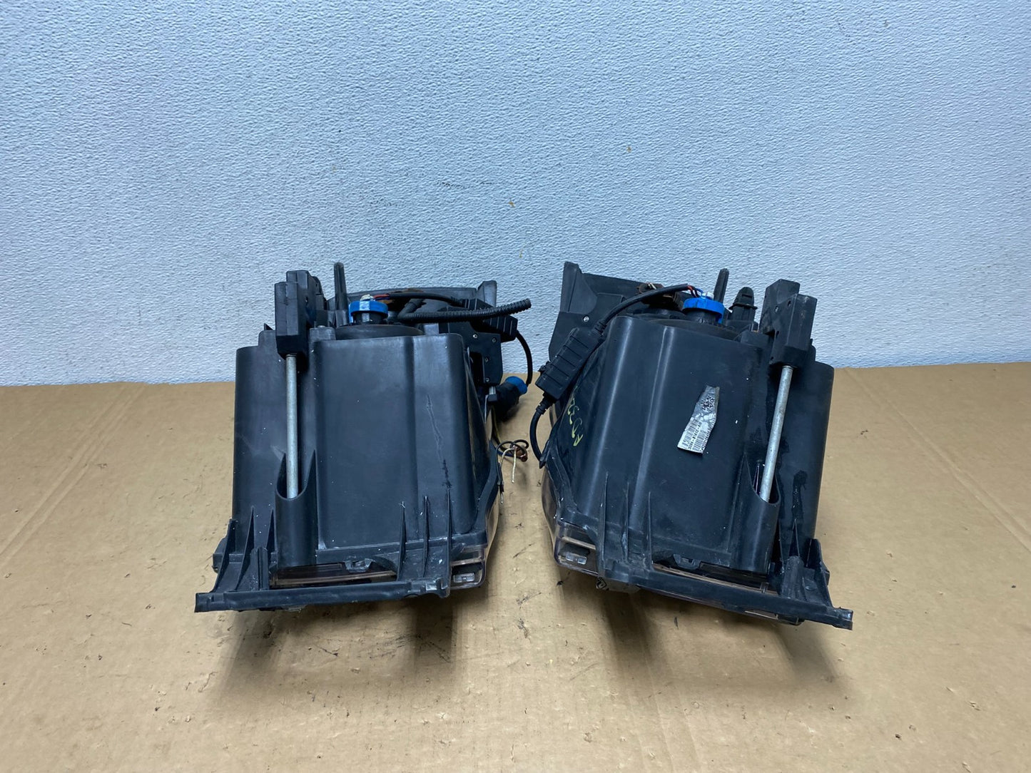 2002 to 2005 Dodge Ram Left+Right Side Headlights AD3240 DW10