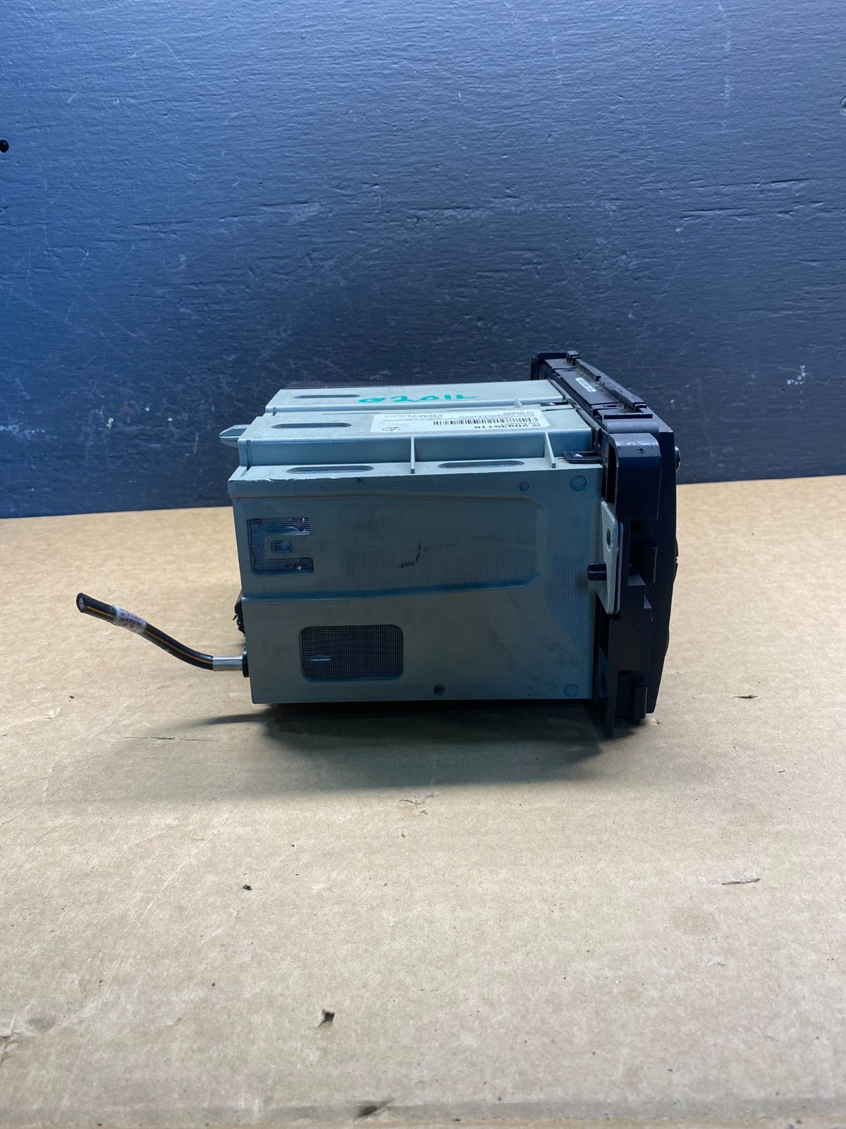 2009 to 2011 GMC Acadia Radio AM/FM CD Player Radio AC8054 DG2
