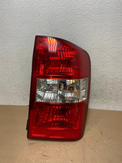 2006 to 2011 Kia Carnival Sedona Right Passenger RH Side Tail Light AG4594 LK0