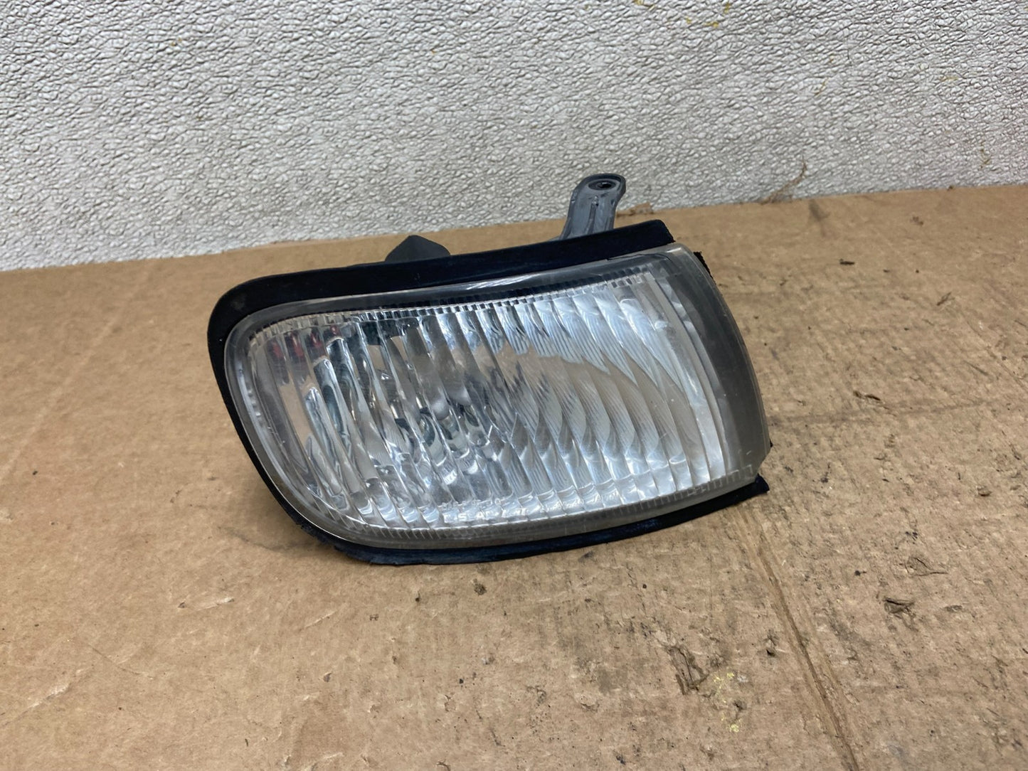 1997 - 1999 Nissan Maxima Right Passenger Rh Corner Turn Signal Oem AA3789 DW0