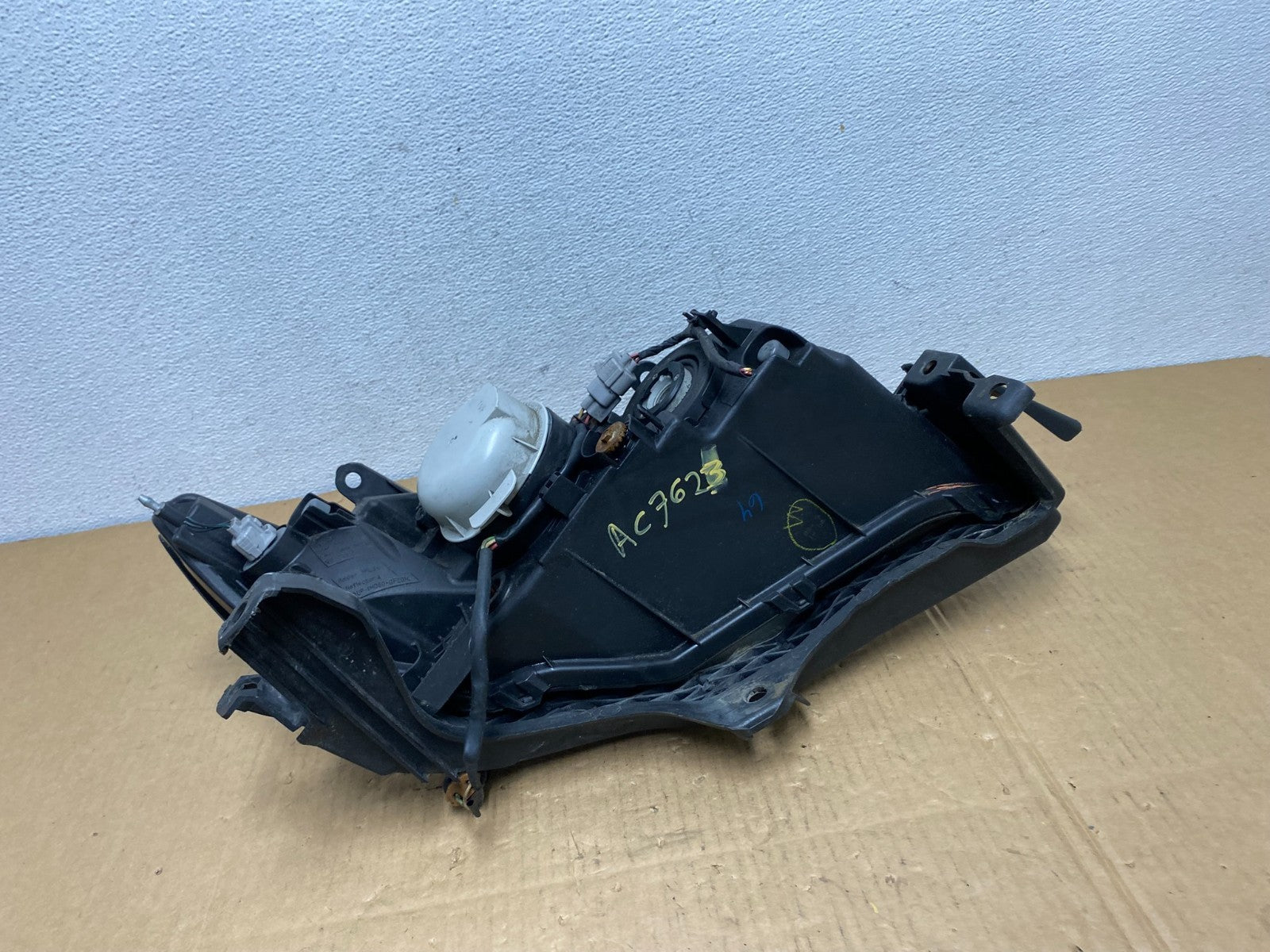 2008 - 2009 Subaru Legacy Left Driver LH Side Headlight Halogen AC7623 DW8