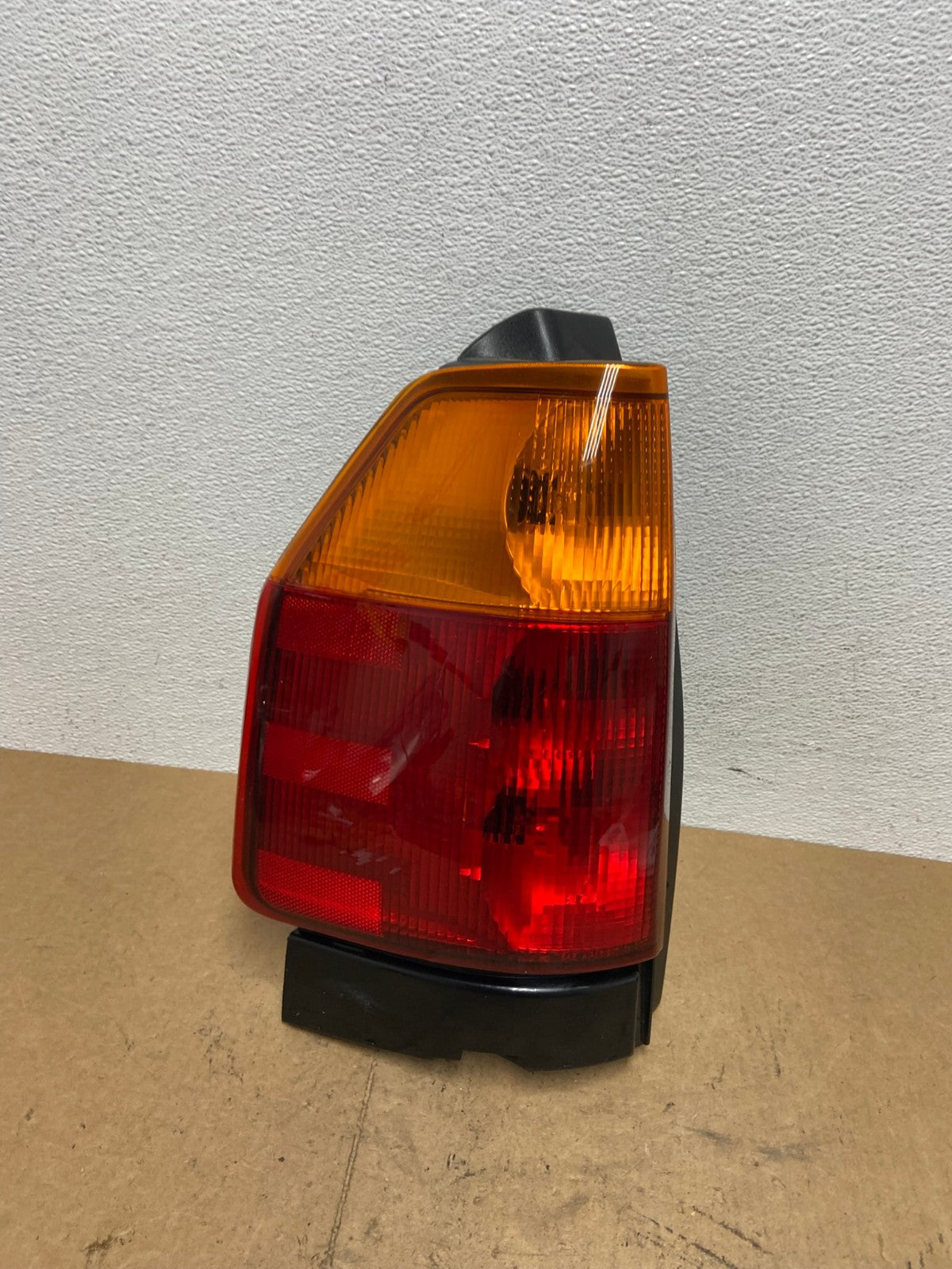 2002 to 2009 Gmc Envoy Left Driver Lh Side Tail Light OEM AC3505 LK0