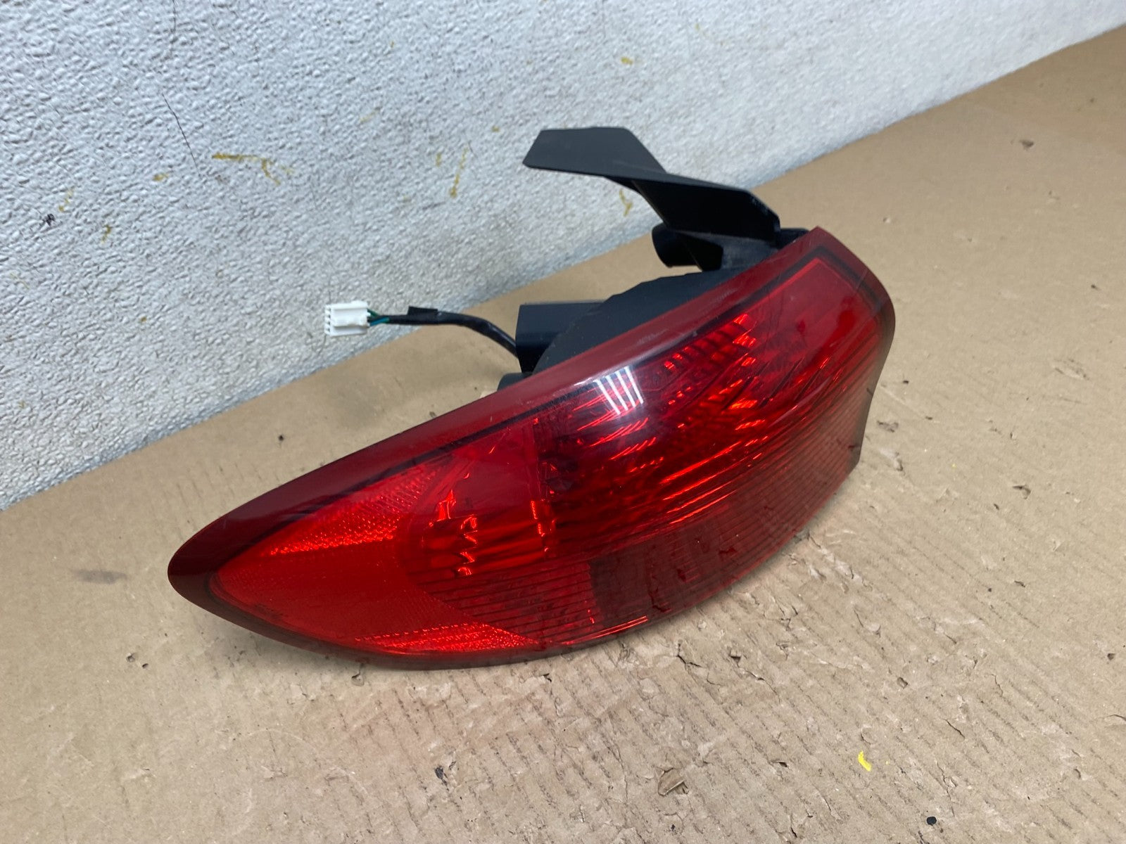 2006-2007 Subaru Tribeca B9 Left Driver Lh Side Tail Light P8994 DW2