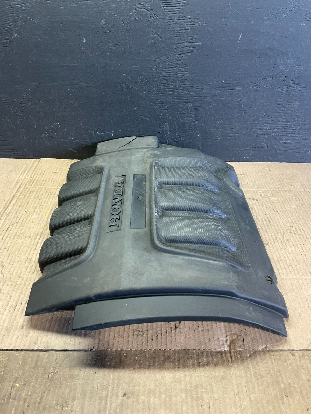 2005 to 2007 Honda Odyssey Black Engine Cover OEM 3.5L E3947 DG12