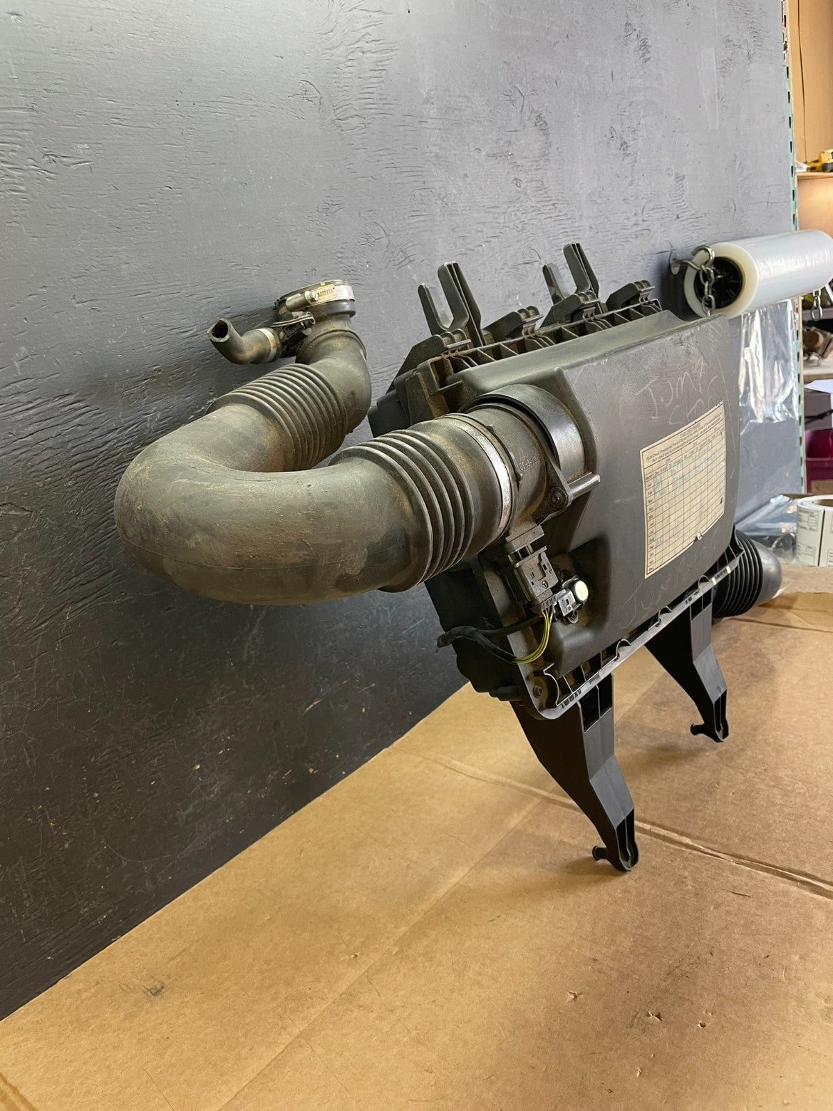 2010 to 2018 Mercedes-Benz Sprinter 2500 3.0L Air Cleaner Box AE0886 DG2