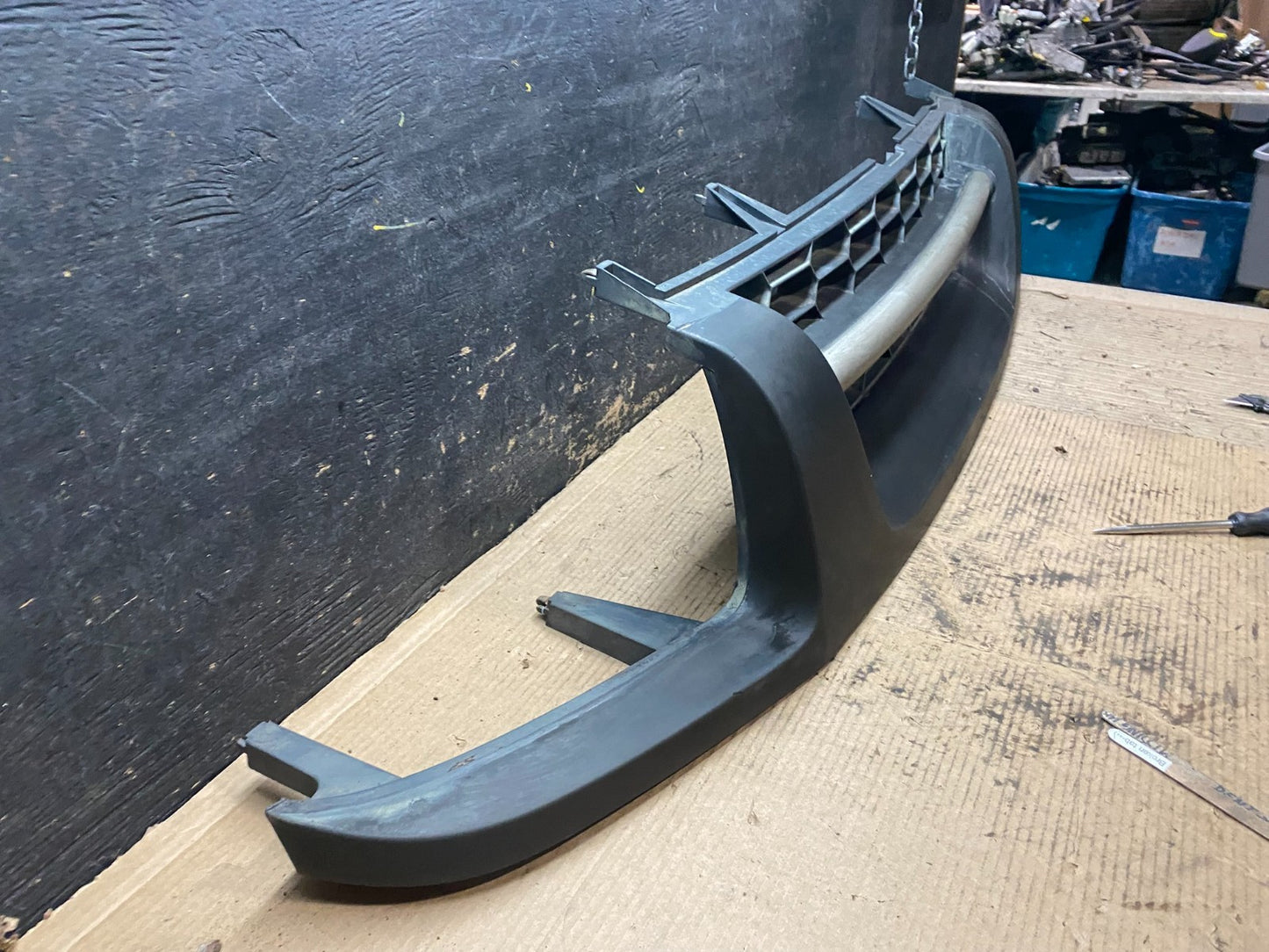 2002 to 2004 Nissan Xterra Front Upper Grill Grille V9481 DG2