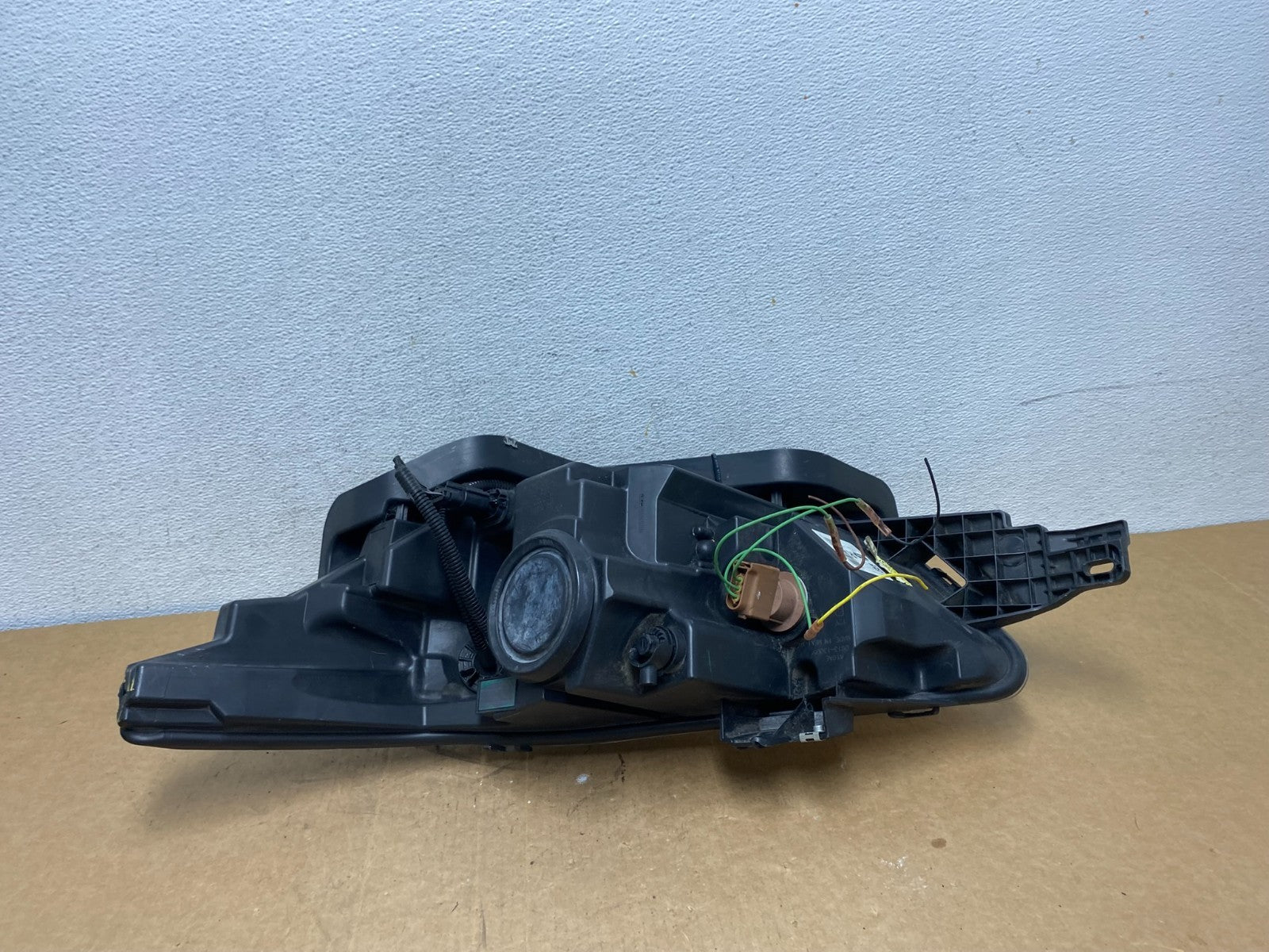 2013 to 2019 Ford Taurus Right Passenger RH Side Headlight Halogen AD6036 DW7