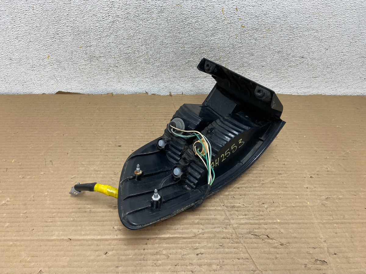 2001 2002 2003 Toyota Sienna Right Passenger Rh Side Tail Light AH2553 DW5