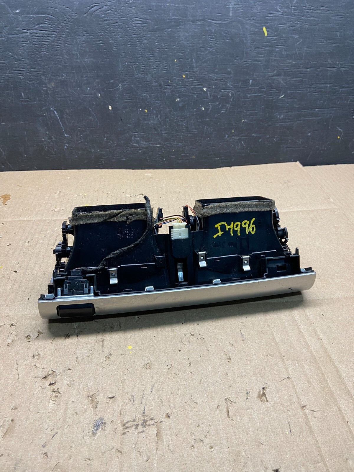 2007 to 2013 BMW X5 X6 Center Console Dash Air Vent i4996 DG15