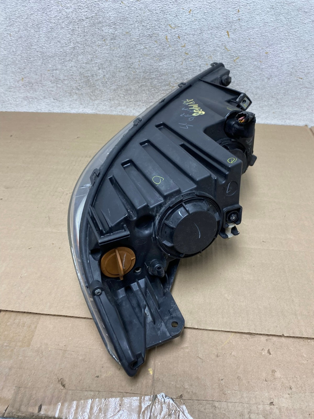 2011 to 2013 Kia Sorento Right Passenger RH Side Headlight Halogen AI1408 LK5